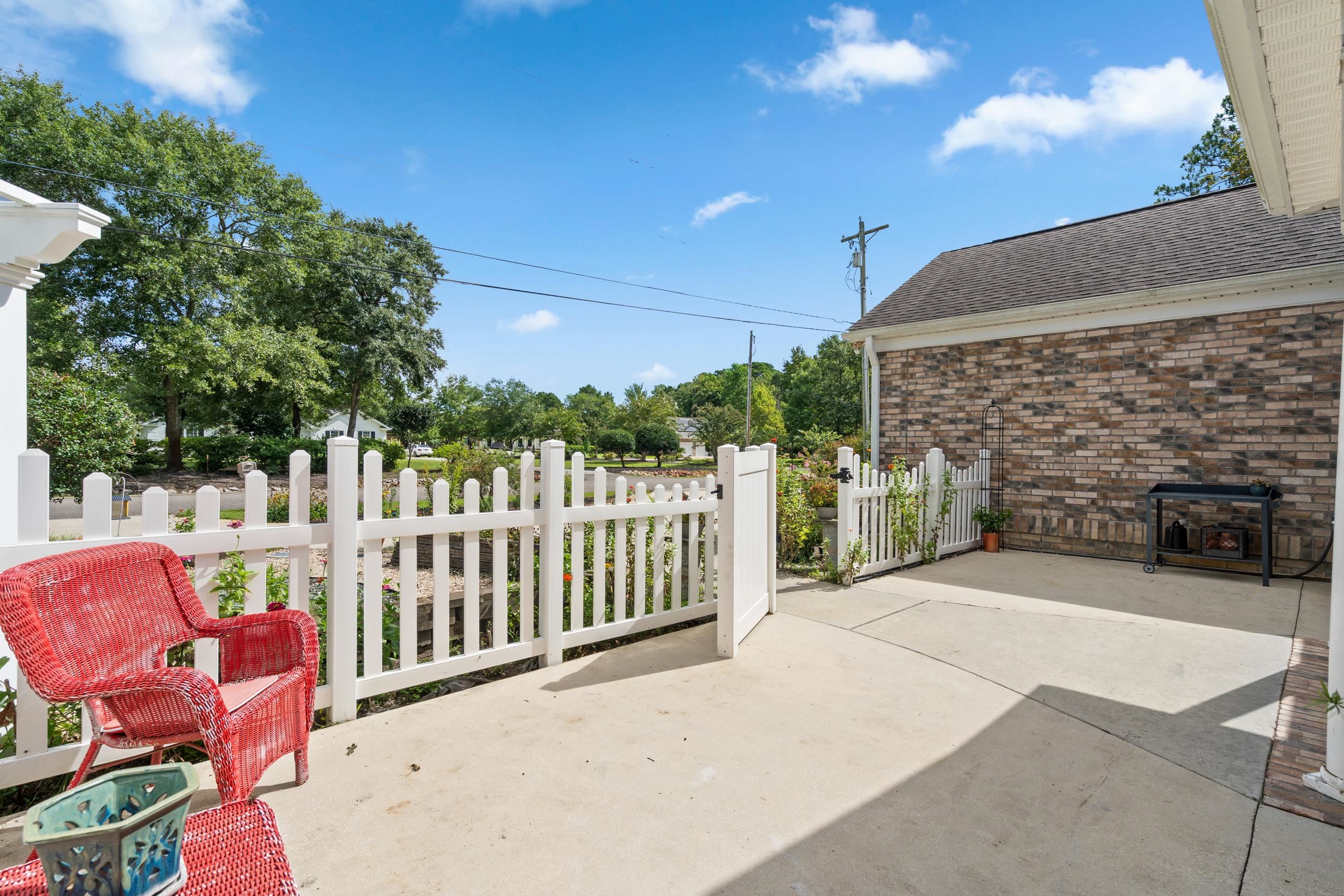 305 Brace Dr. Property Photo 10