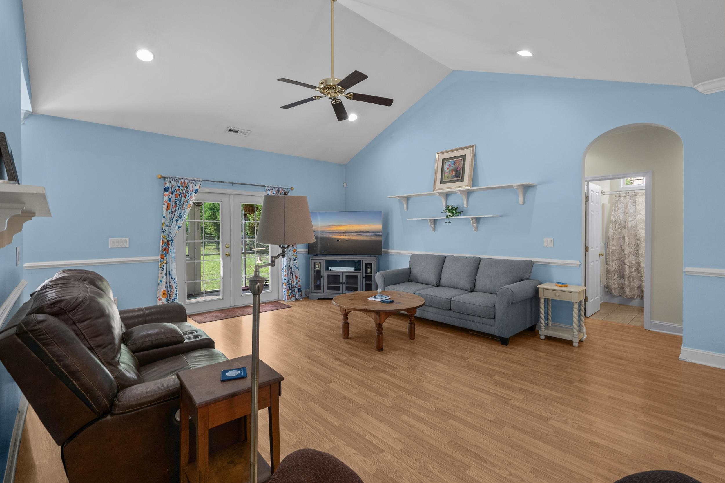 305 Brace Dr. Property Photo 14