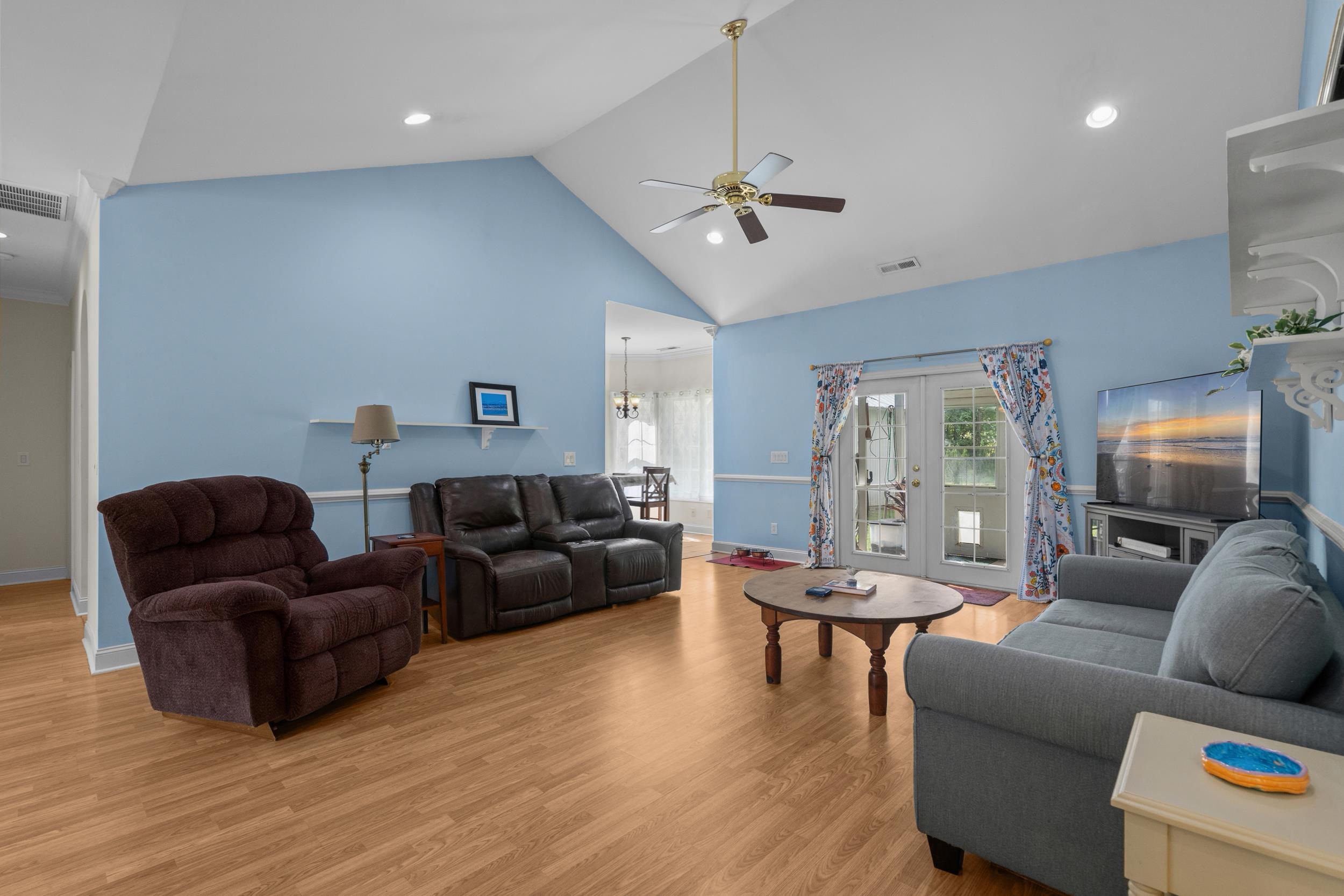 305 Brace Dr. Property Photo 16