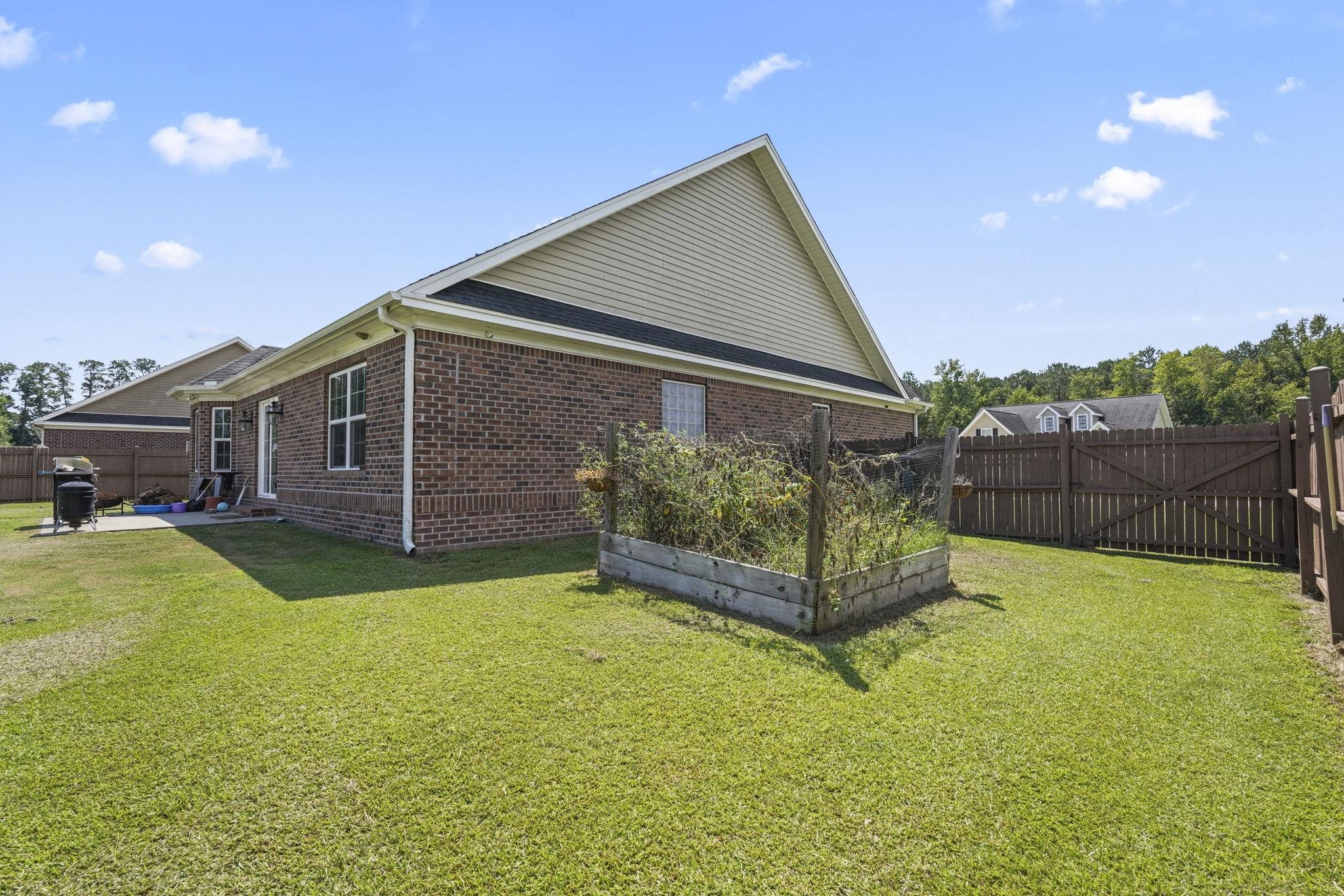 117 Old English Dr. Property Photo 38