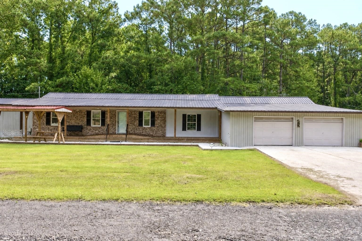 1530 Highway 646 Property Photo 1