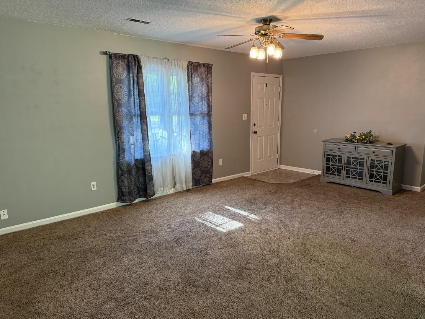 5718 Dogwood Circle Property Photo 6