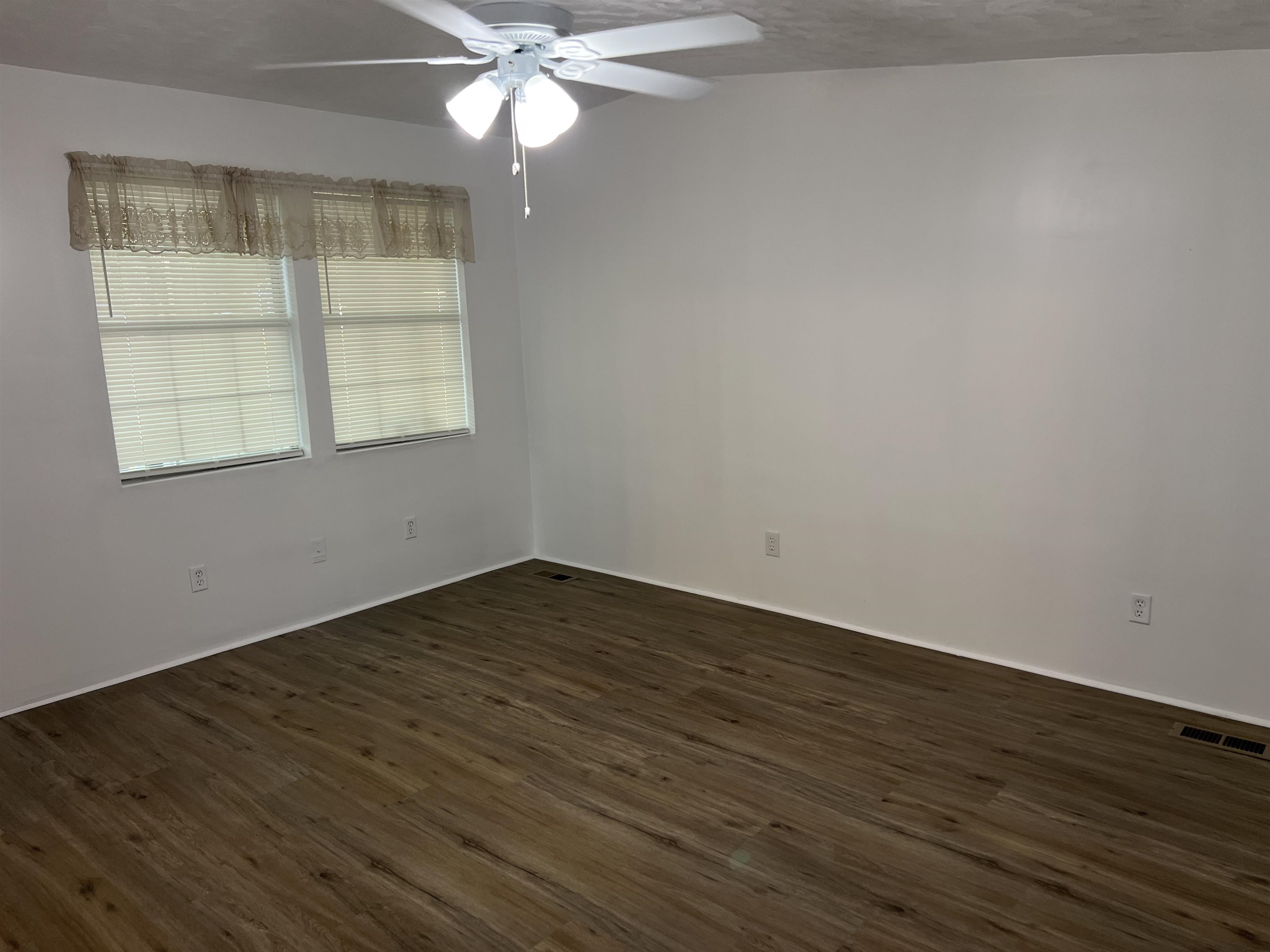 2712 Aquarius Dr. Property Photo 5
