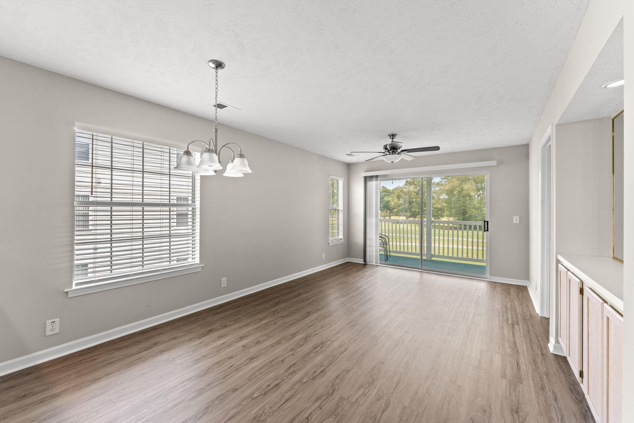 684 Tupelo Ln. Property Photo 4