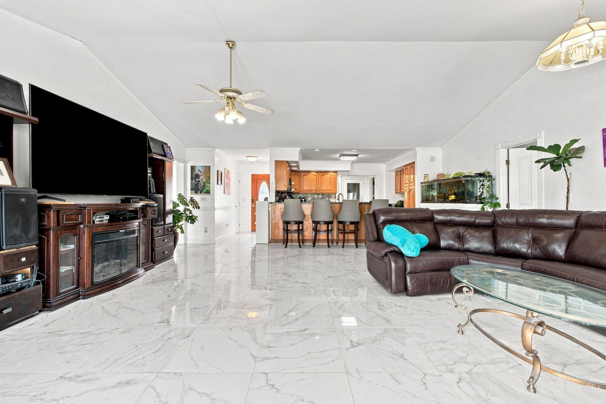 251 Pilothouse Dr. Property Photo 5