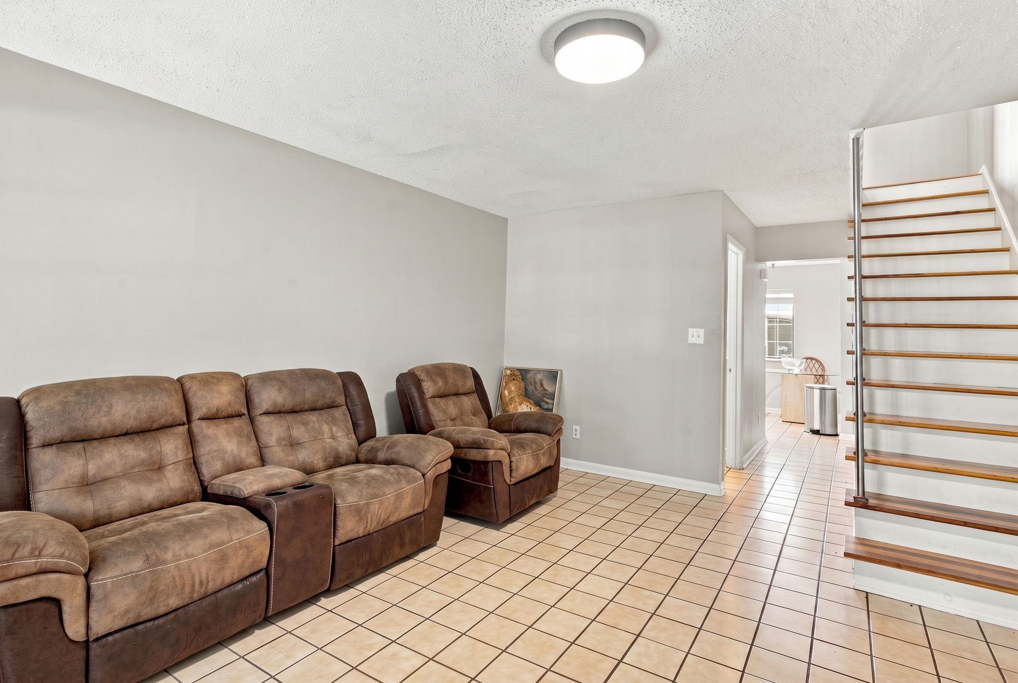 1204 Pinegrove Dr. Property Photo 4