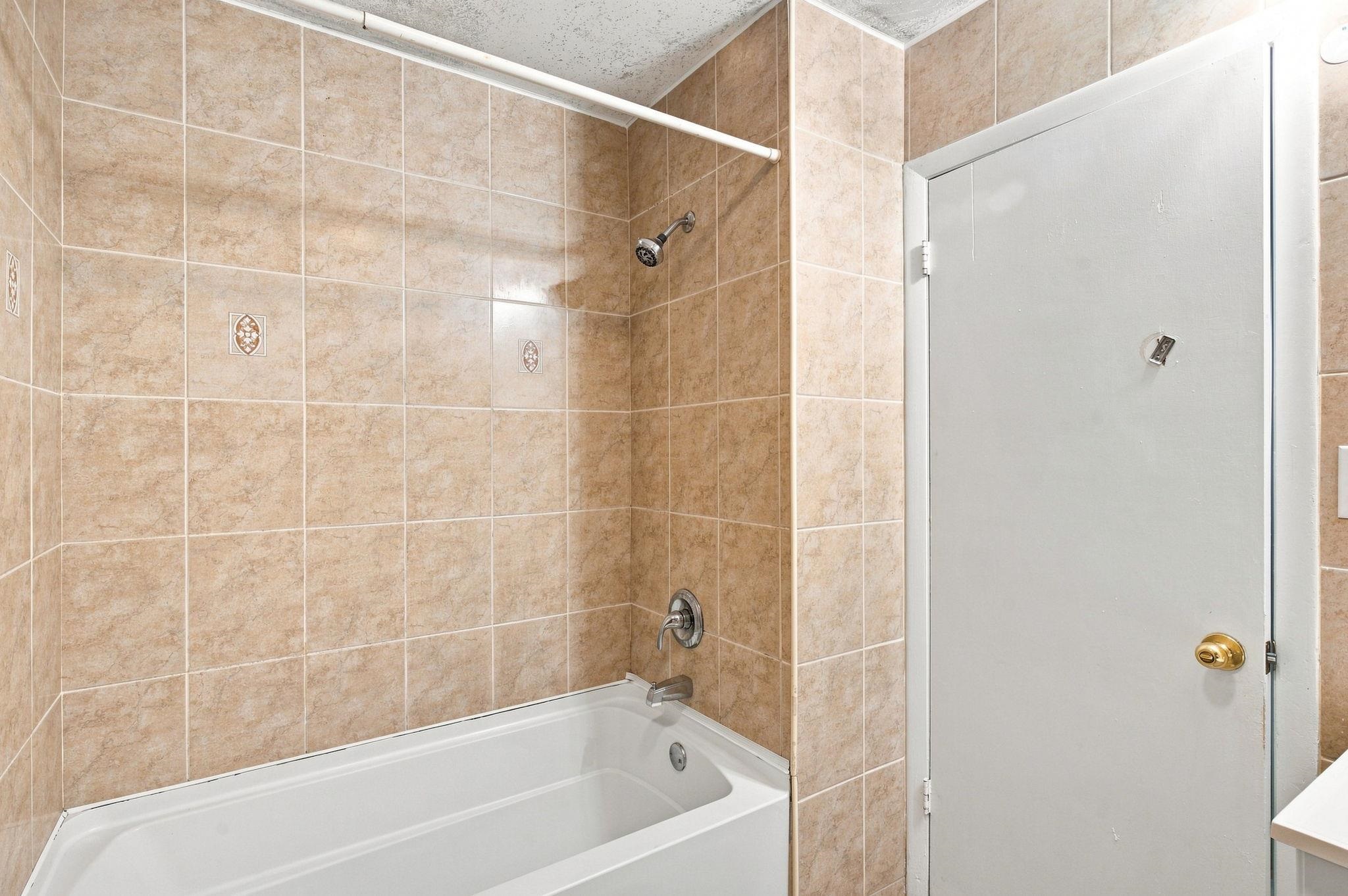 1204 Pinegrove Dr. Property Photo 10