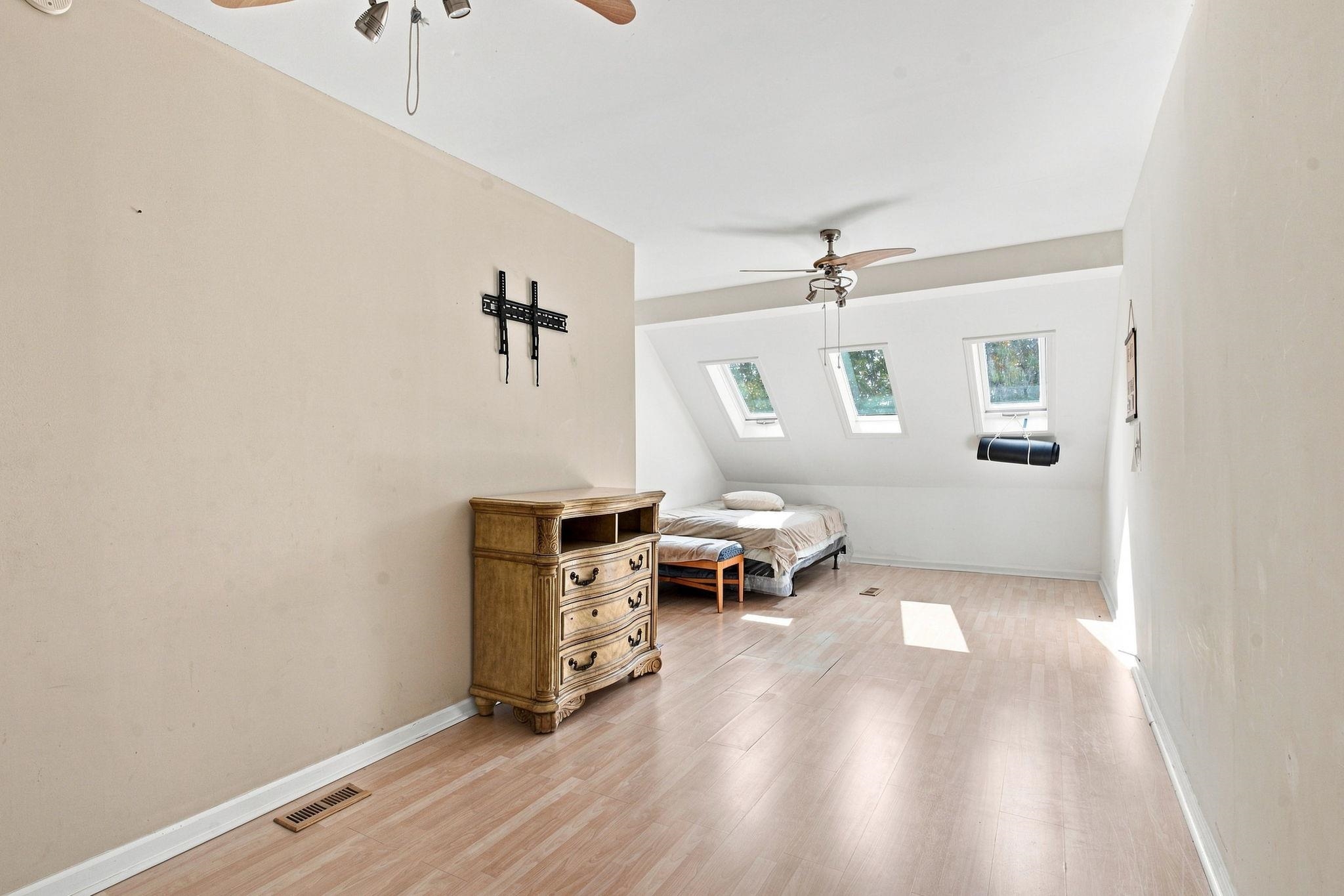 1204 Pinegrove Dr. Property Photo 12