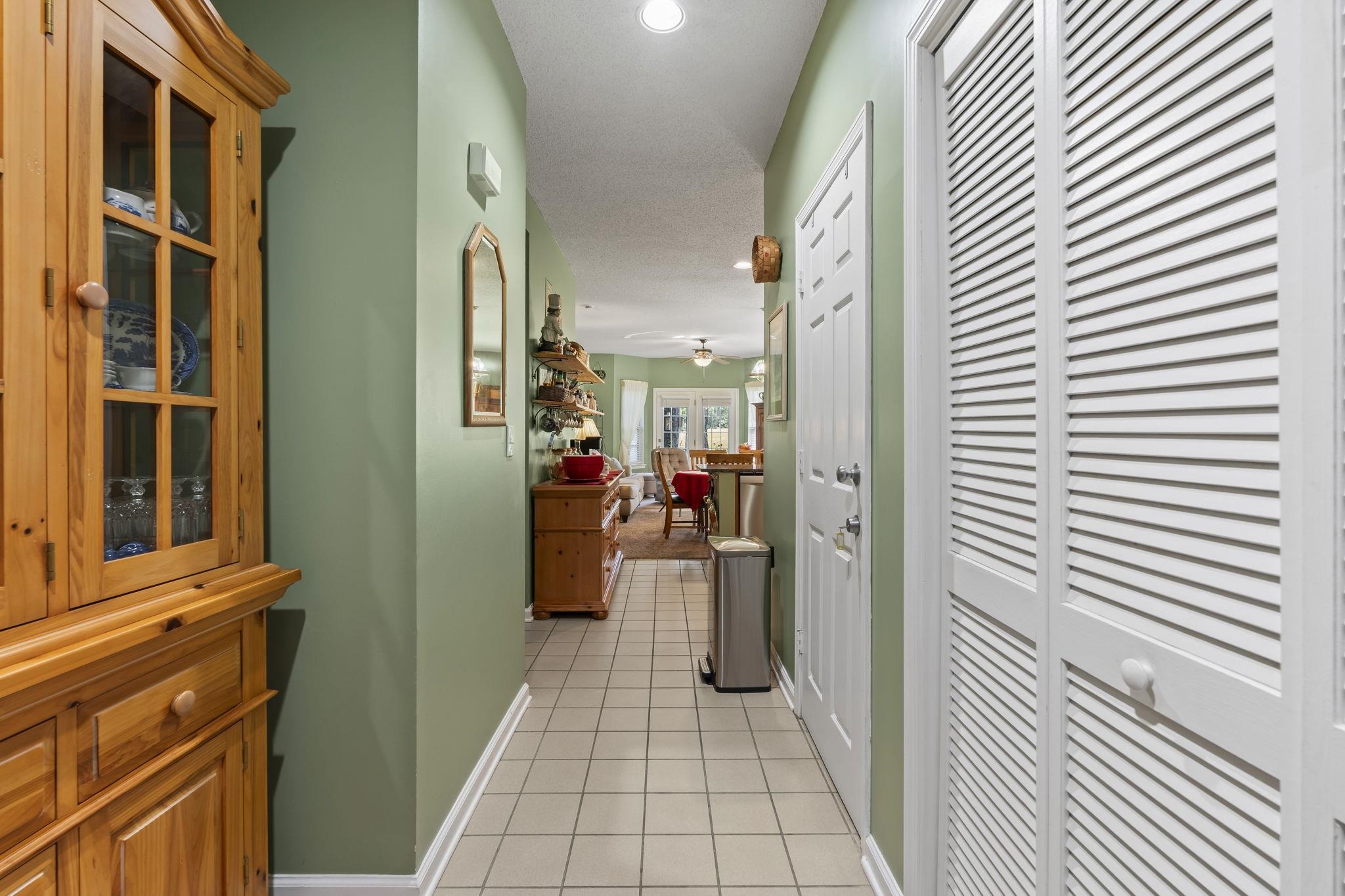 4545 Girvan Dr. Property Photo 4