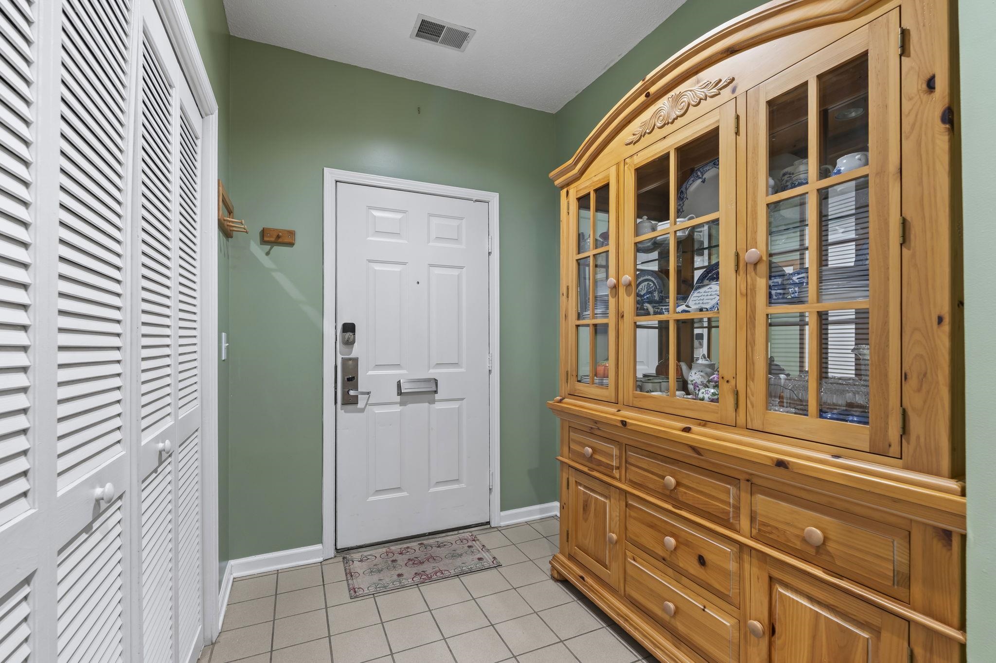 4545 Girvan Dr. Property Photo 5