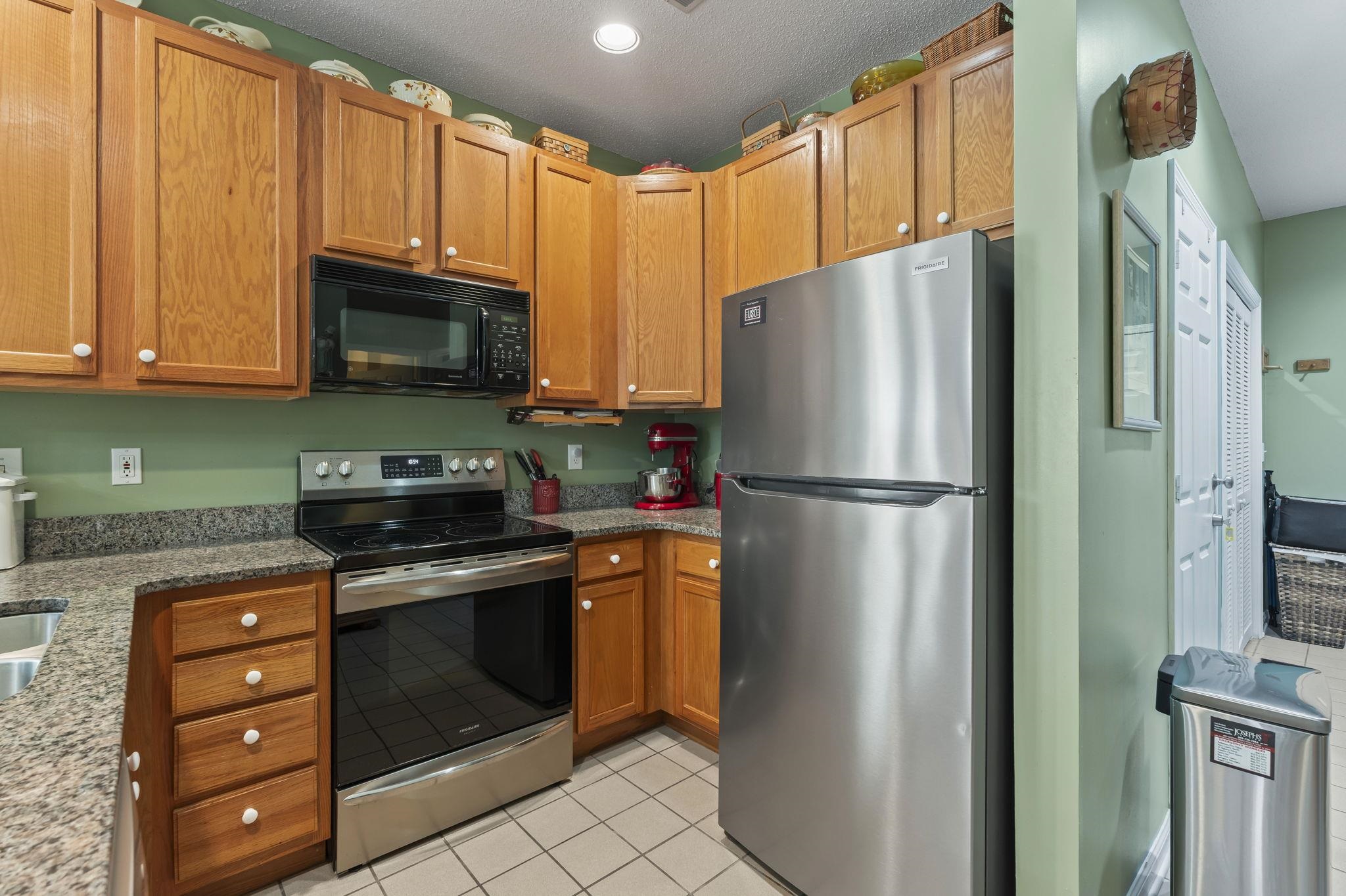 4545 Girvan Dr. Property Photo 6
