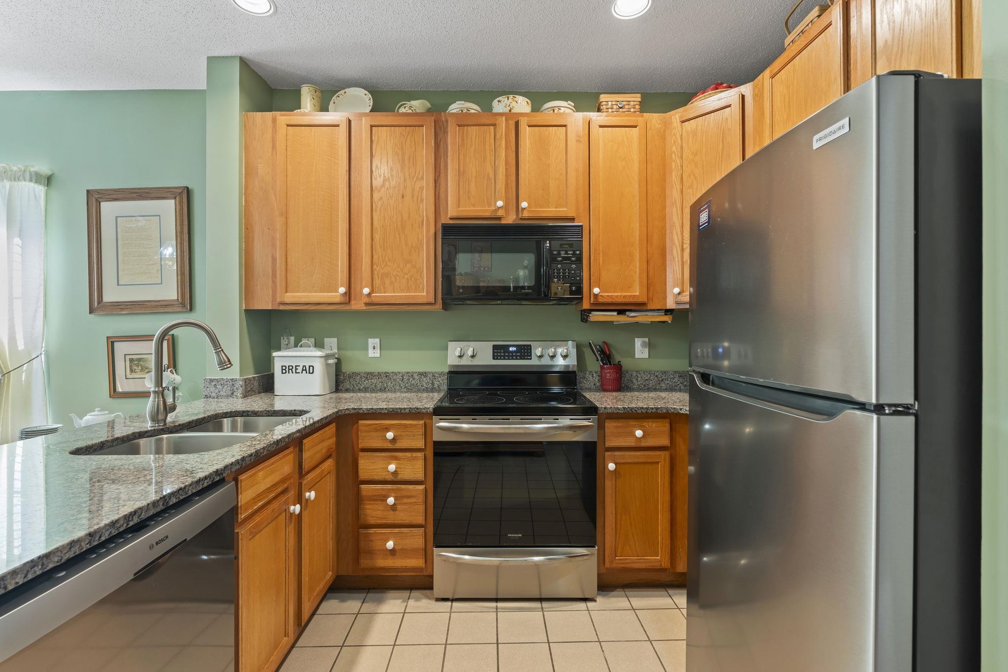 4545 Girvan Dr. Property Photo 8
