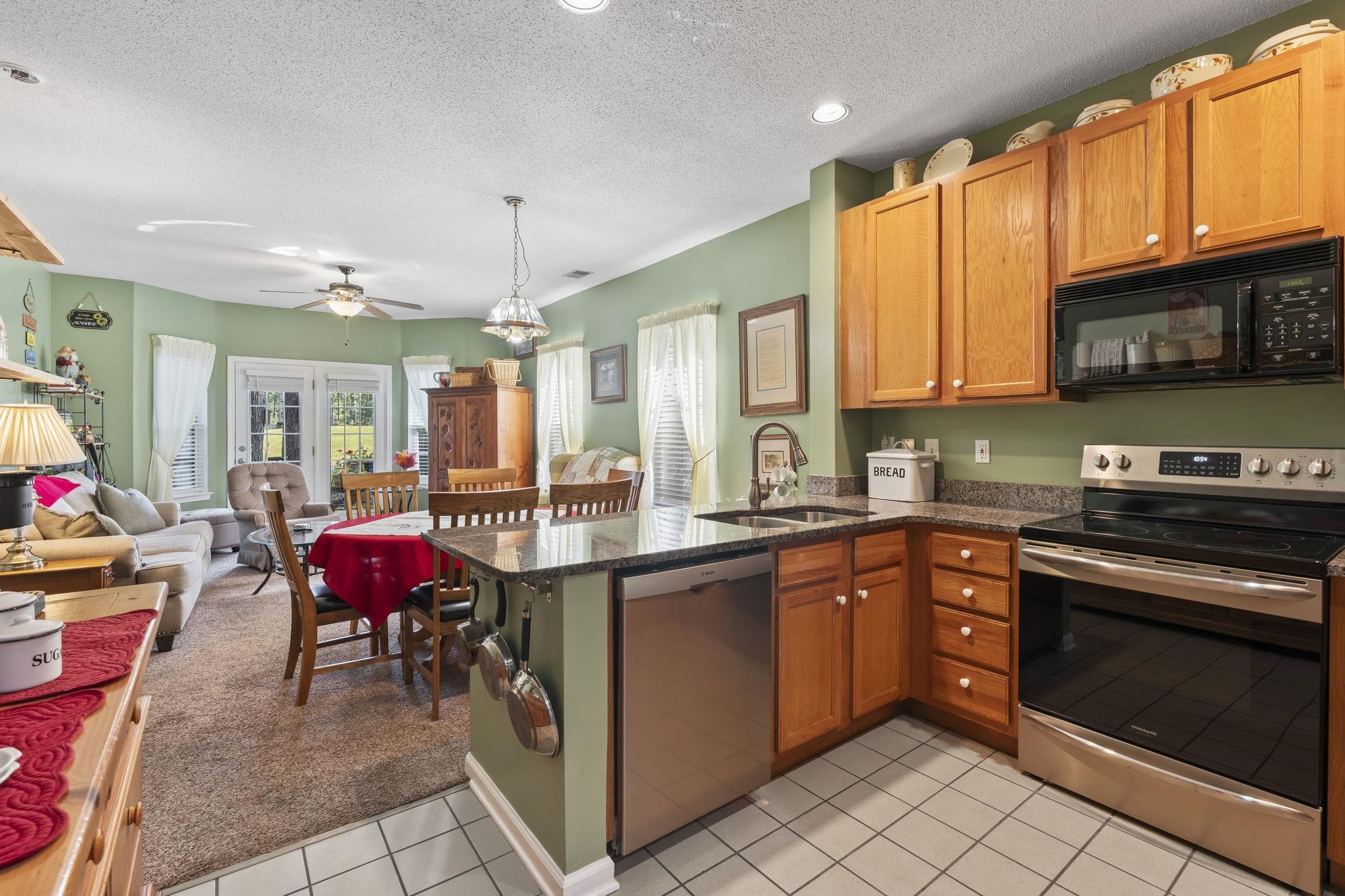 4545 Girvan Dr. Property Photo 9