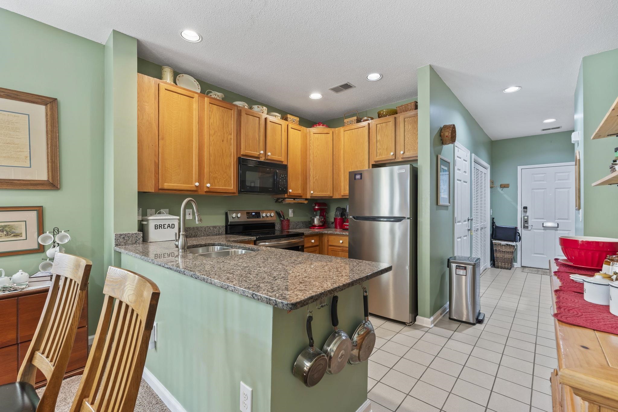 4545 Girvan Dr. Property Photo 10