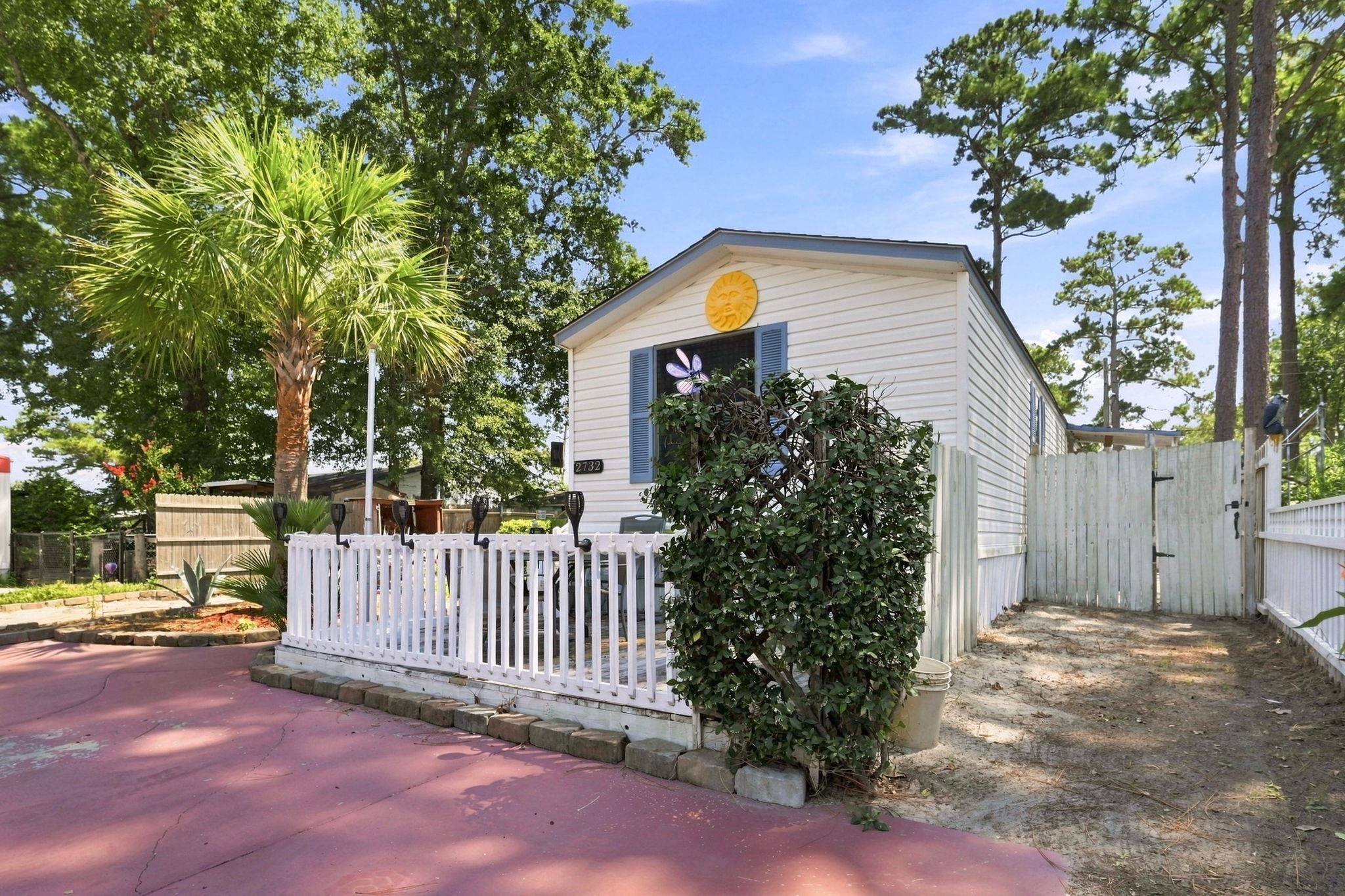 2732 Libra Dr. Property Photo 2