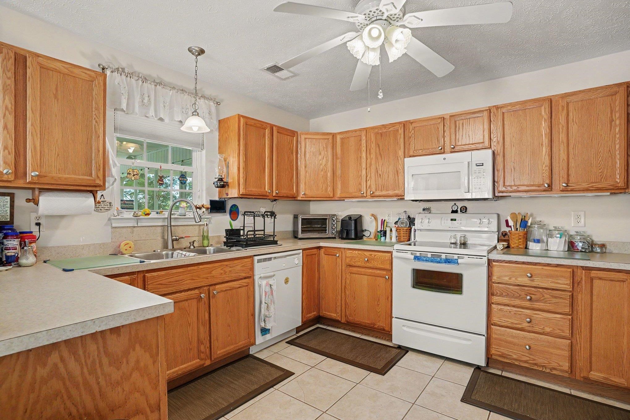 205 Black Bear Rd. Property Photo 11