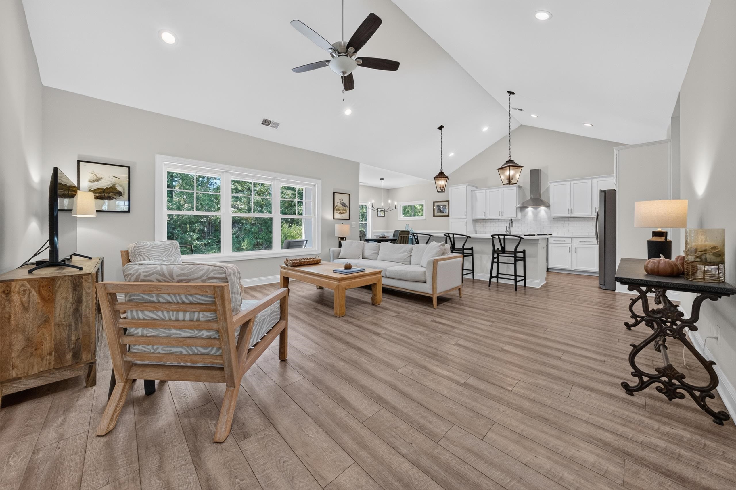 633 Aspen Loop Property Photo 4