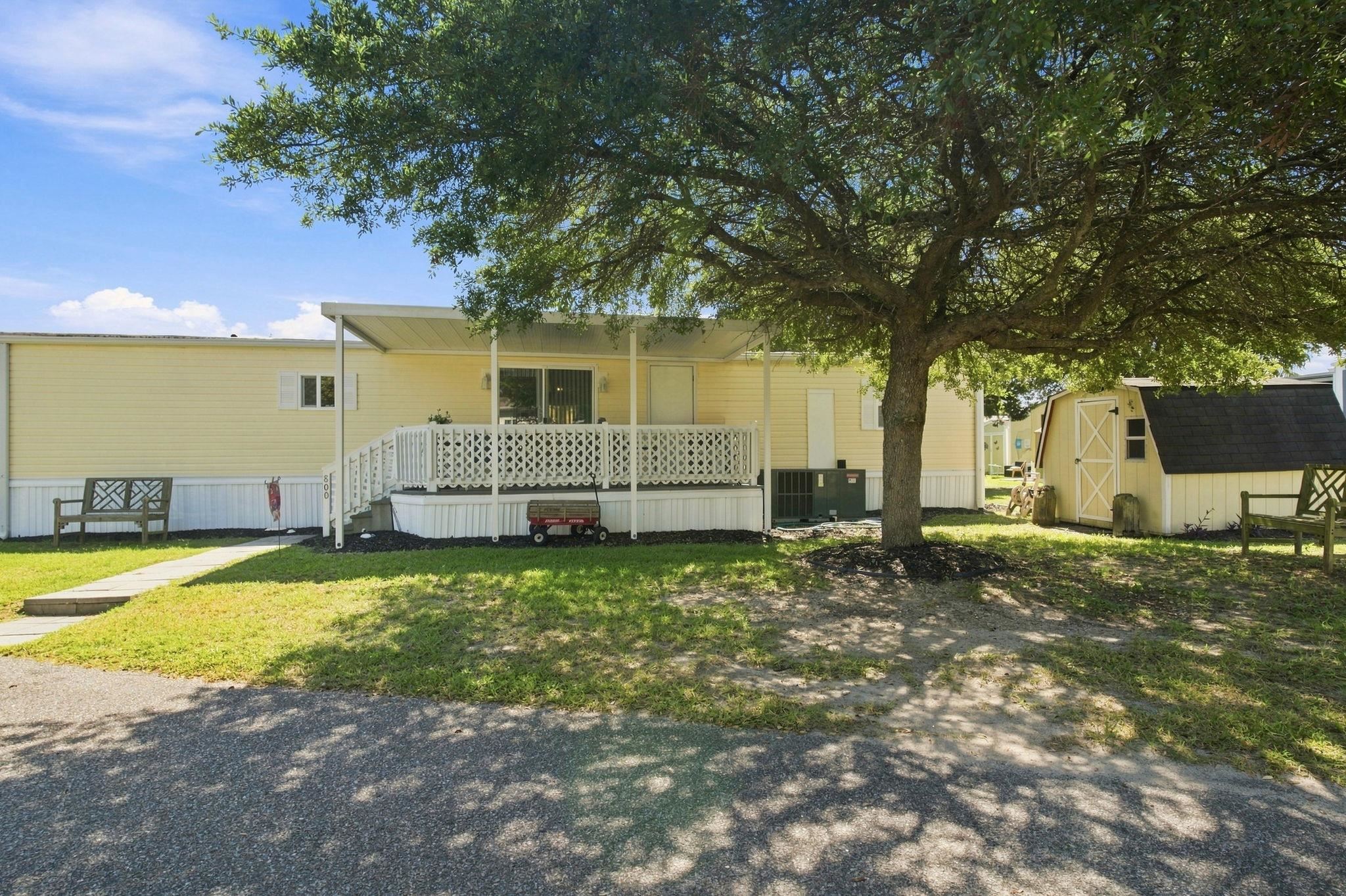 800 Waterway Dr. Property Photo 1