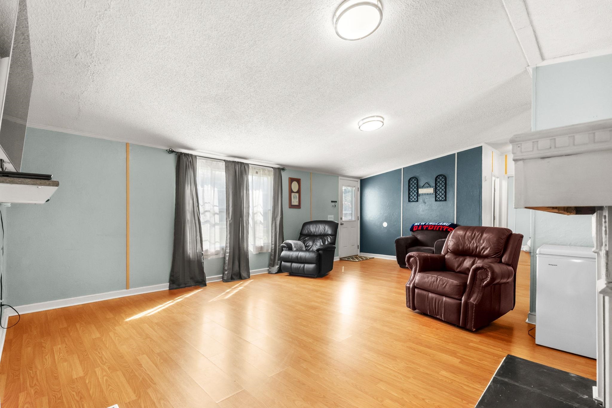 2060 Martin St. Property Photo 4