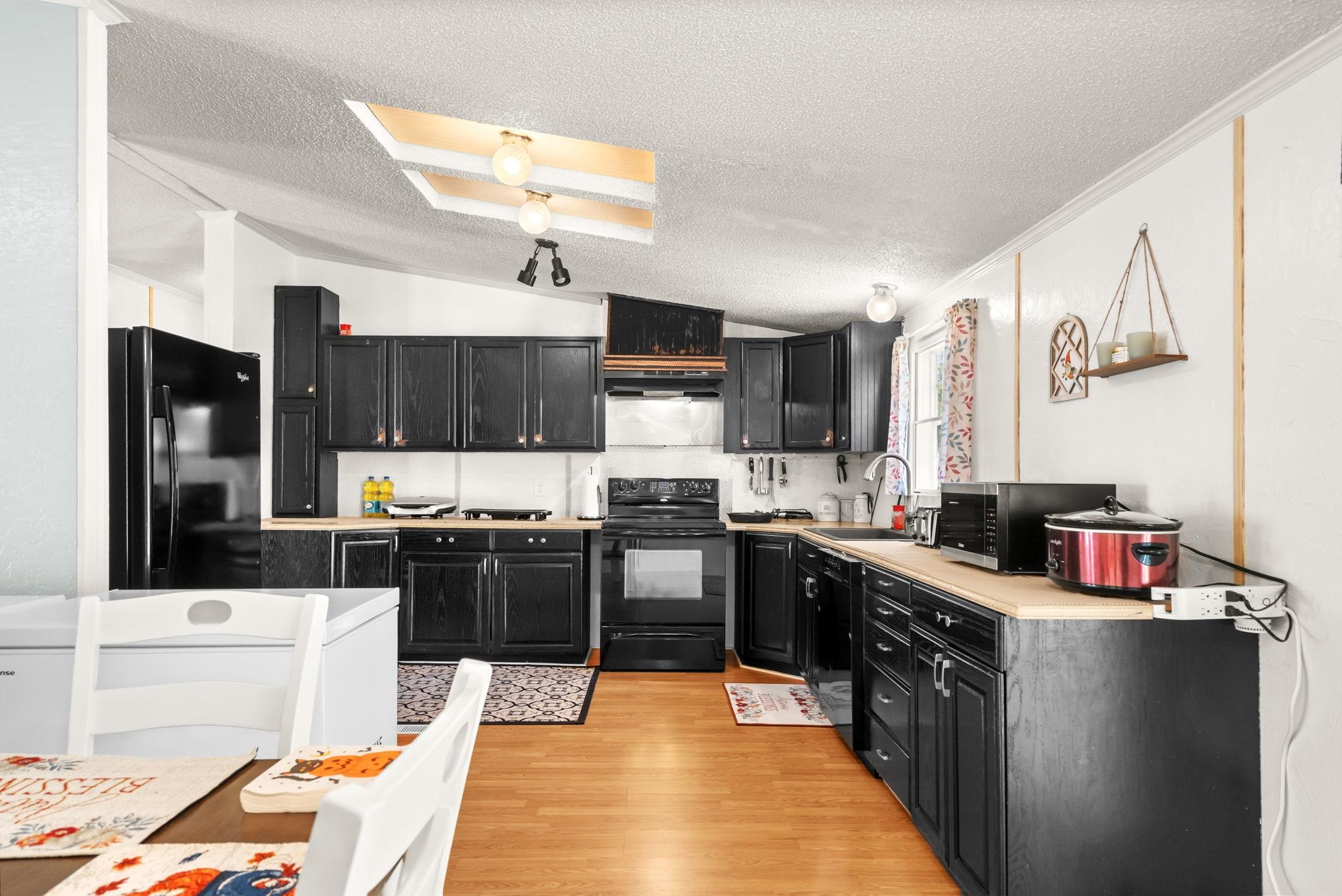 2060 Martin St. Property Photo 7