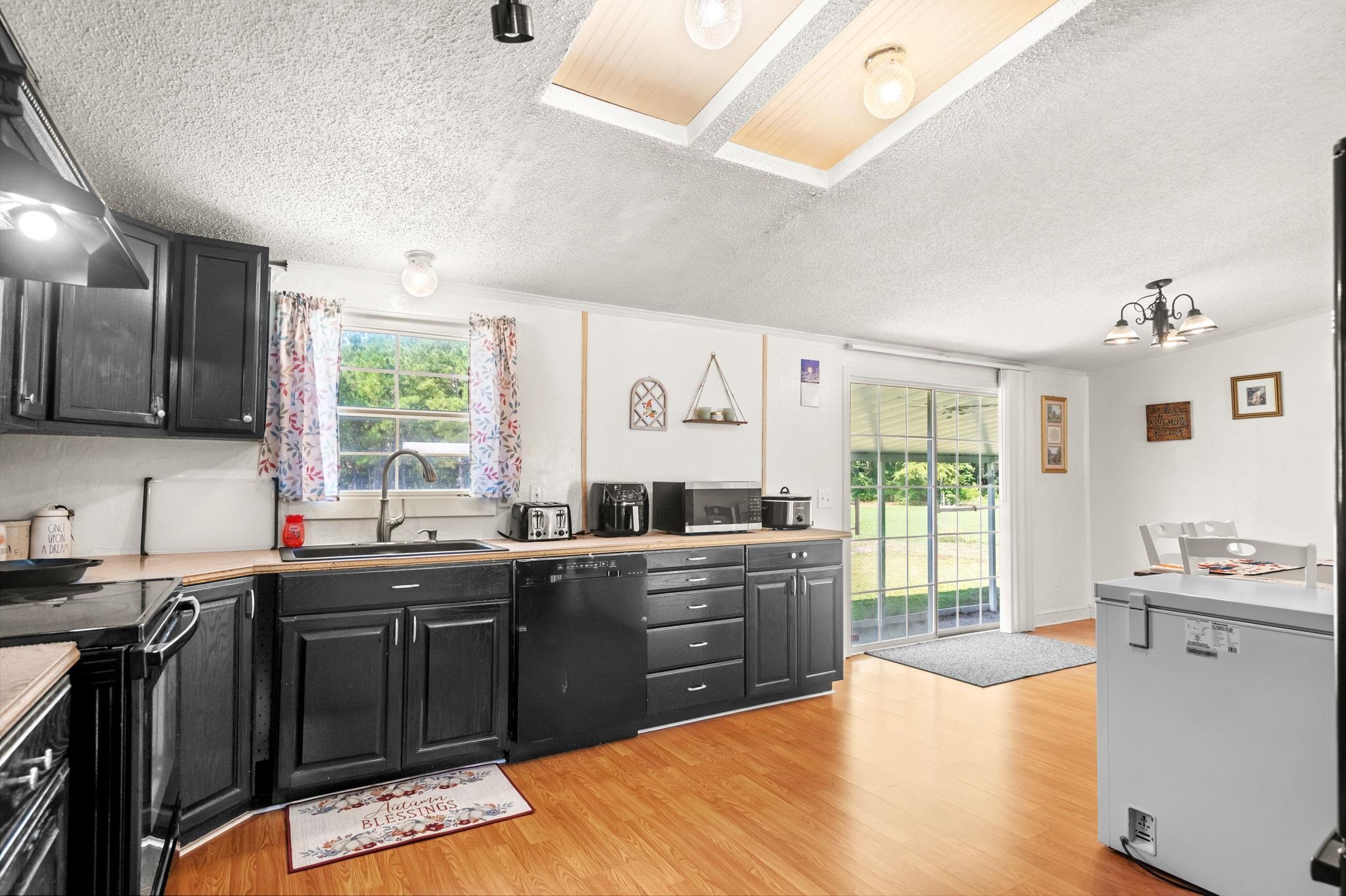 2060 Martin St. Property Photo 10