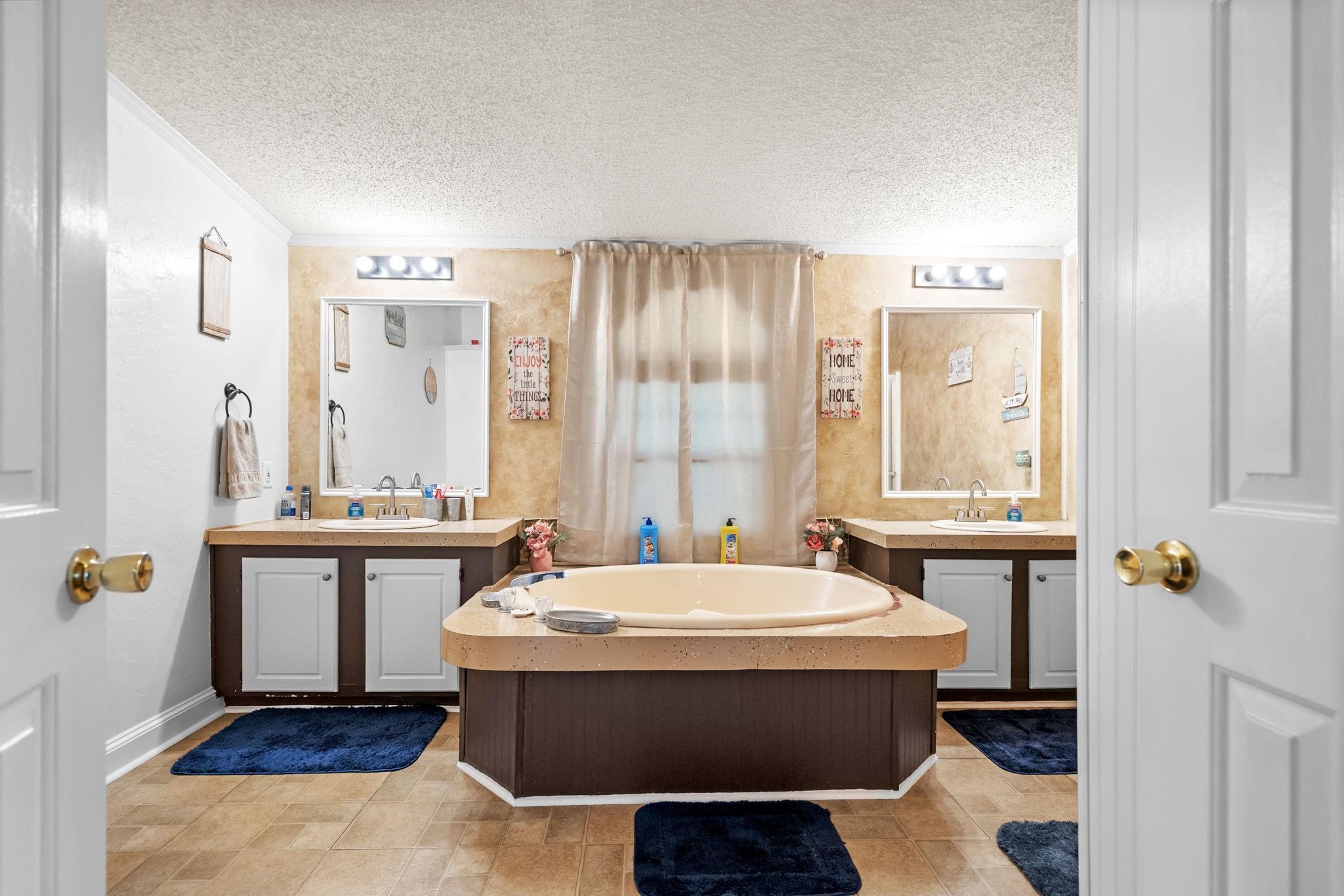 2060 Martin St. Property Photo 13