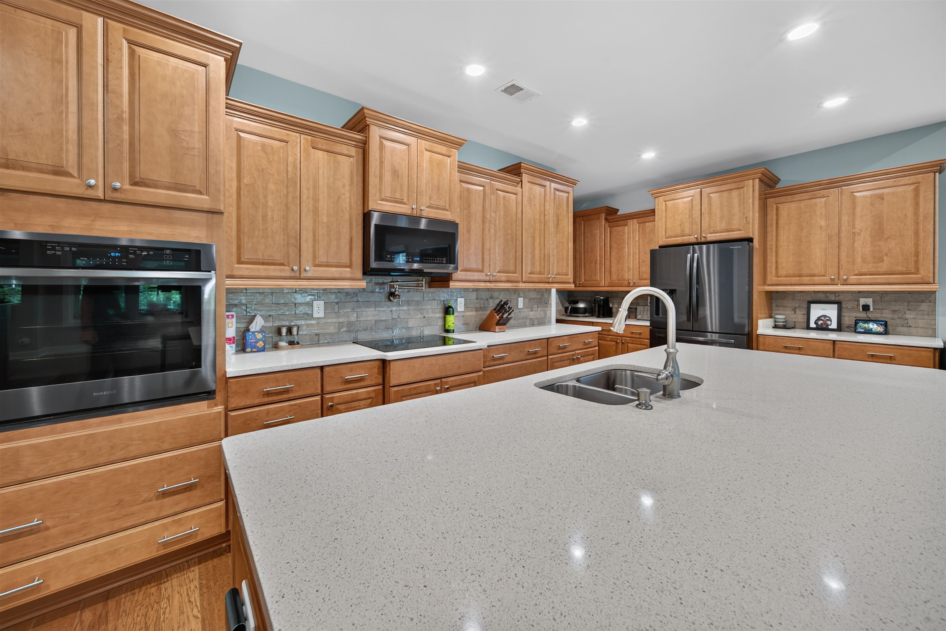 1916 Suncrest Dr. Property Photo 15