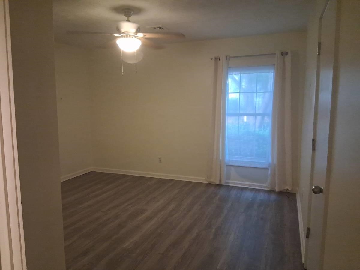 301 Stratford Pl. Property Photo 10