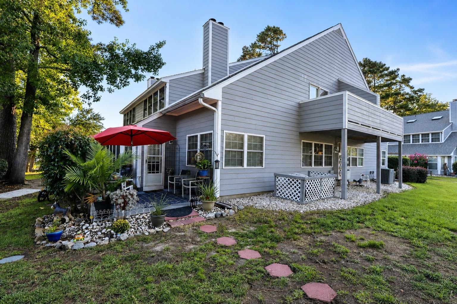 1202 Erin Way Property Photo 1
