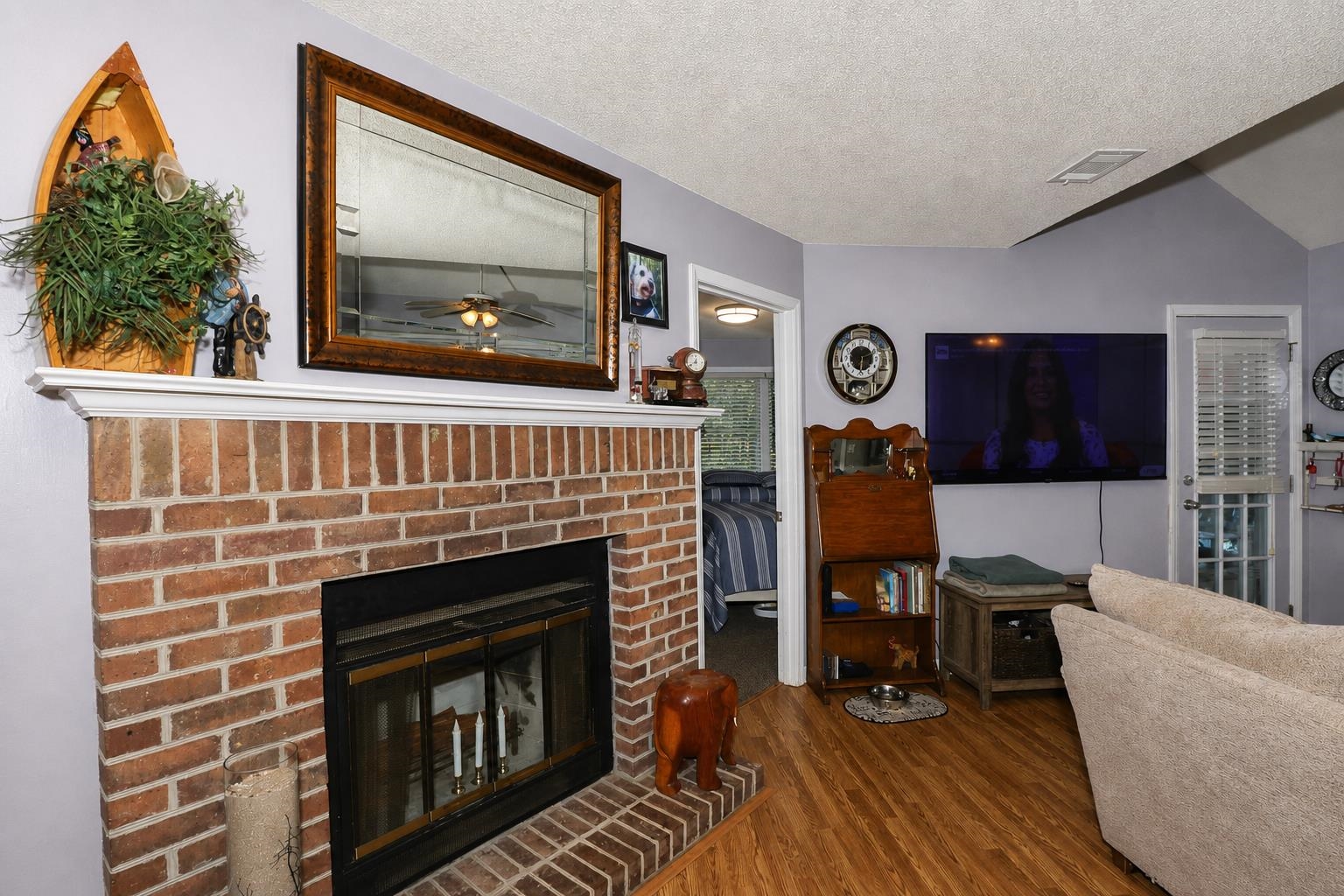 1202 Erin Way Property Photo 4