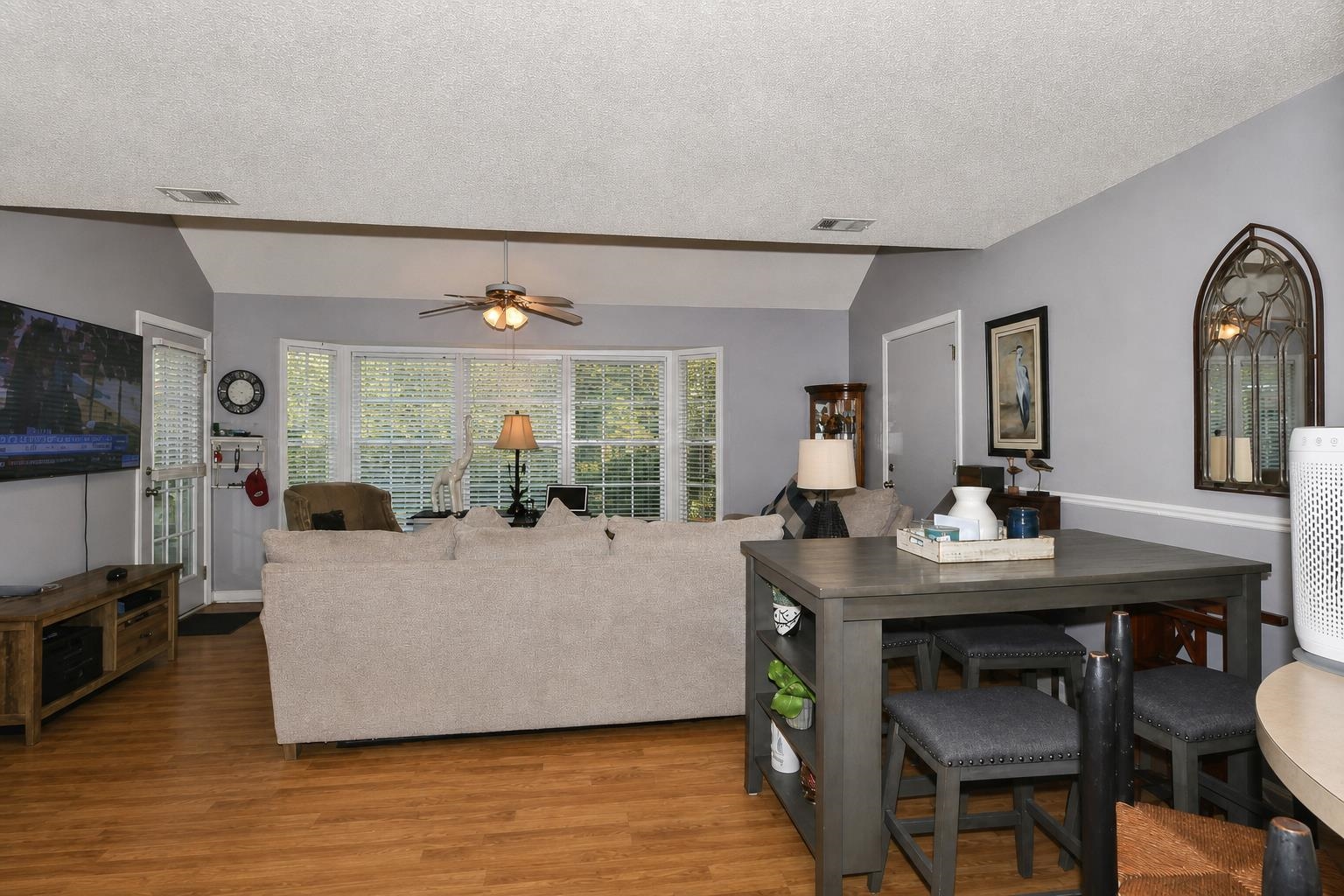 1202 Erin Way Property Photo 5