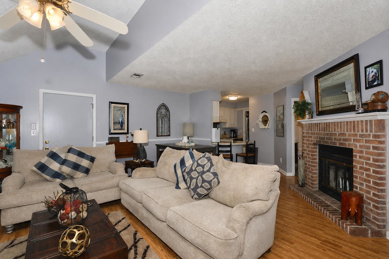 1202 Erin Way Property Photo 6