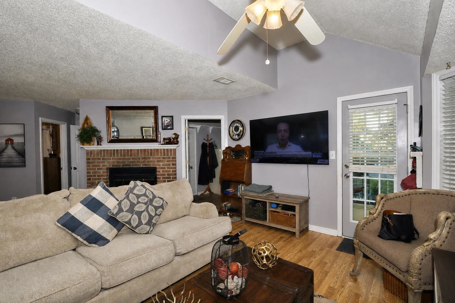 1202 Erin Way Property Photo 7