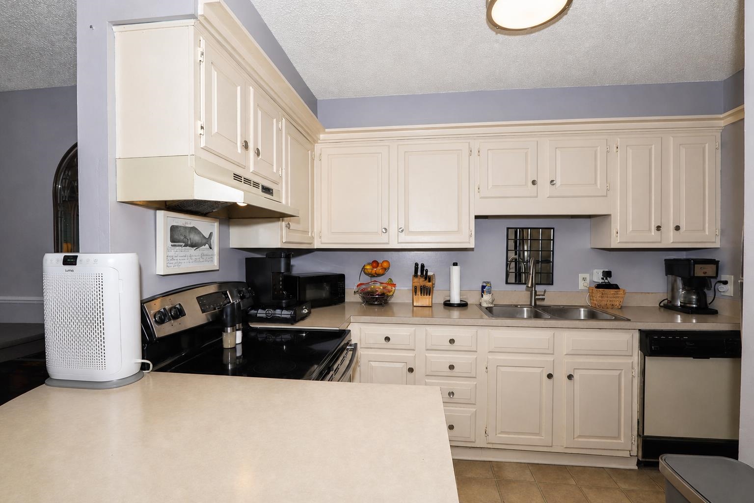 1202 Erin Way Property Photo 10