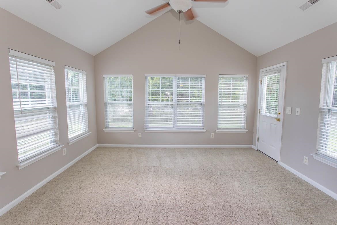 384 Esher Ct. Property Photo 10