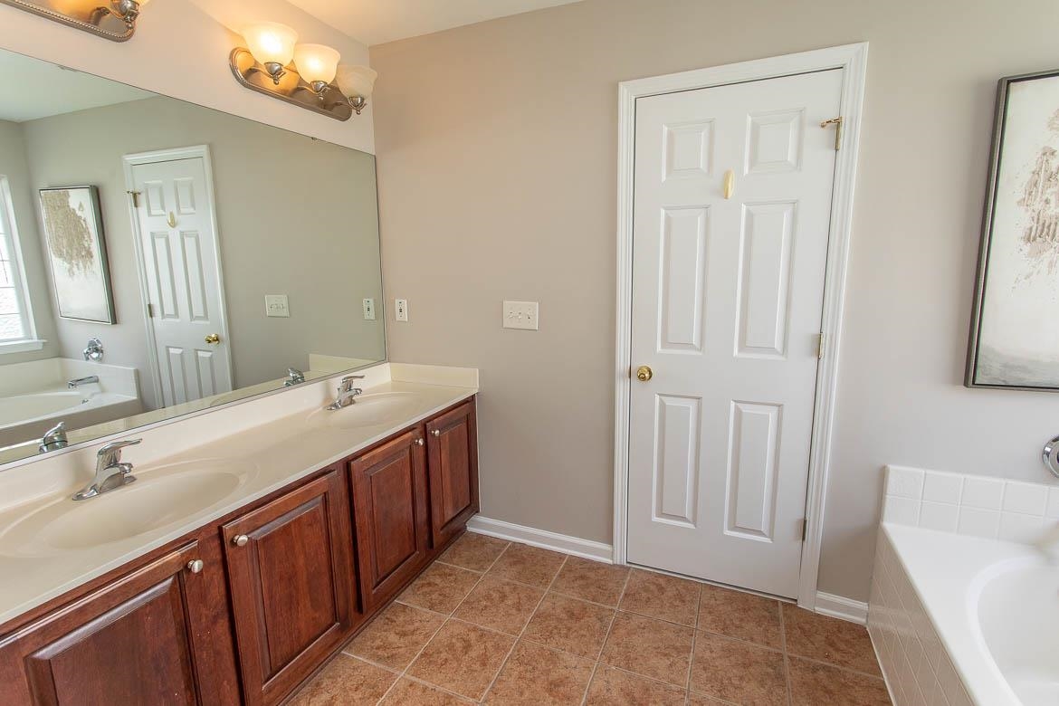 384 Esher Ct. Property Photo 19