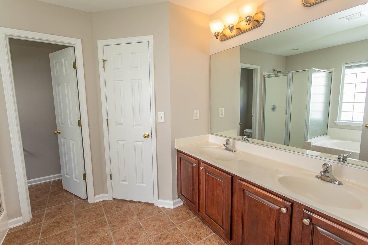 384 Esher Ct. Property Photo 20