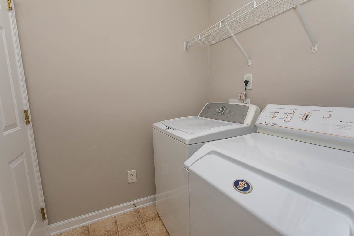 384 Esher Ct. Property Photo 32