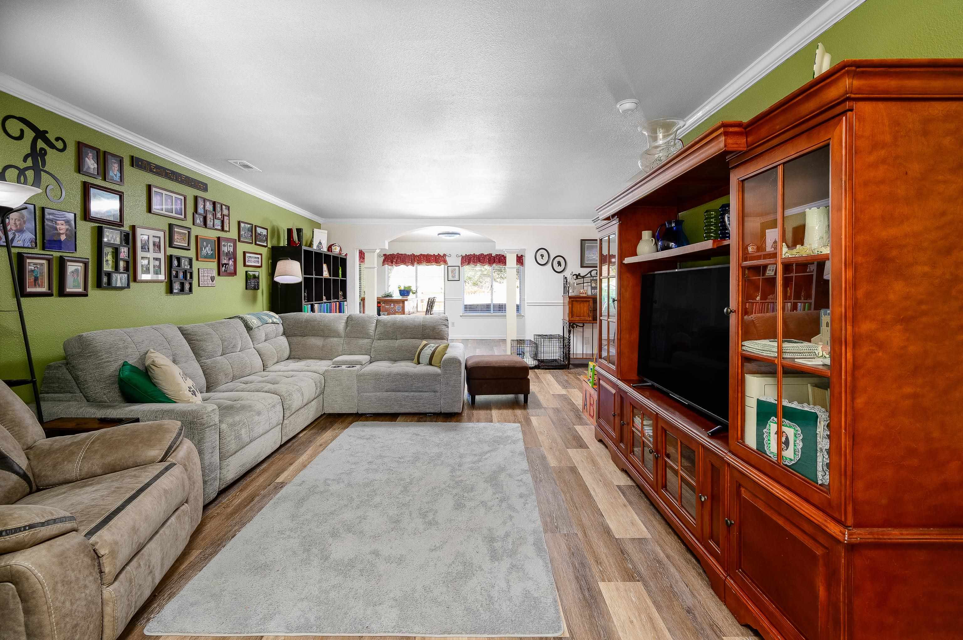 465 Dandelion Ln. Property Photo 6