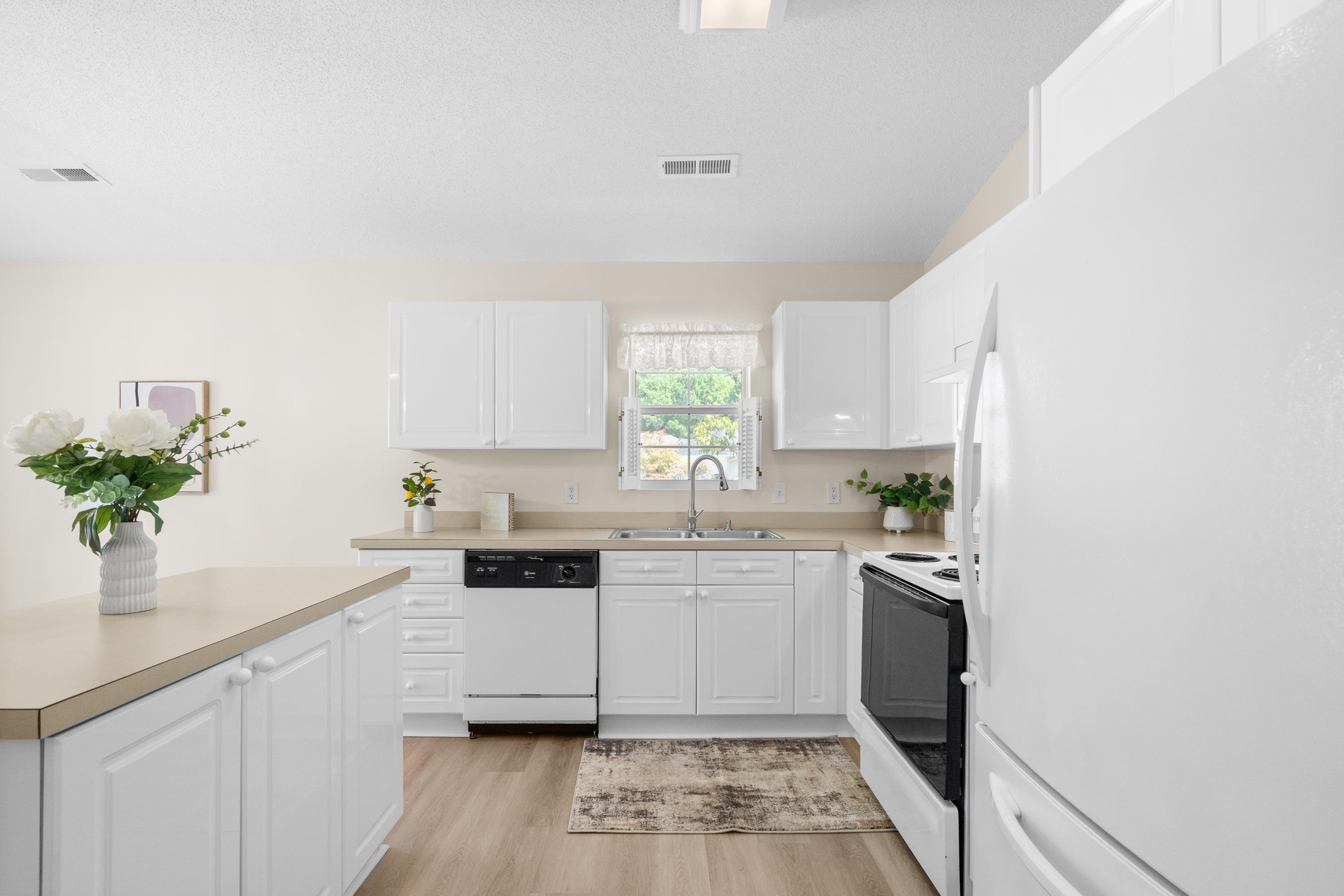 7971 Leeward Ln. Property Photo 12