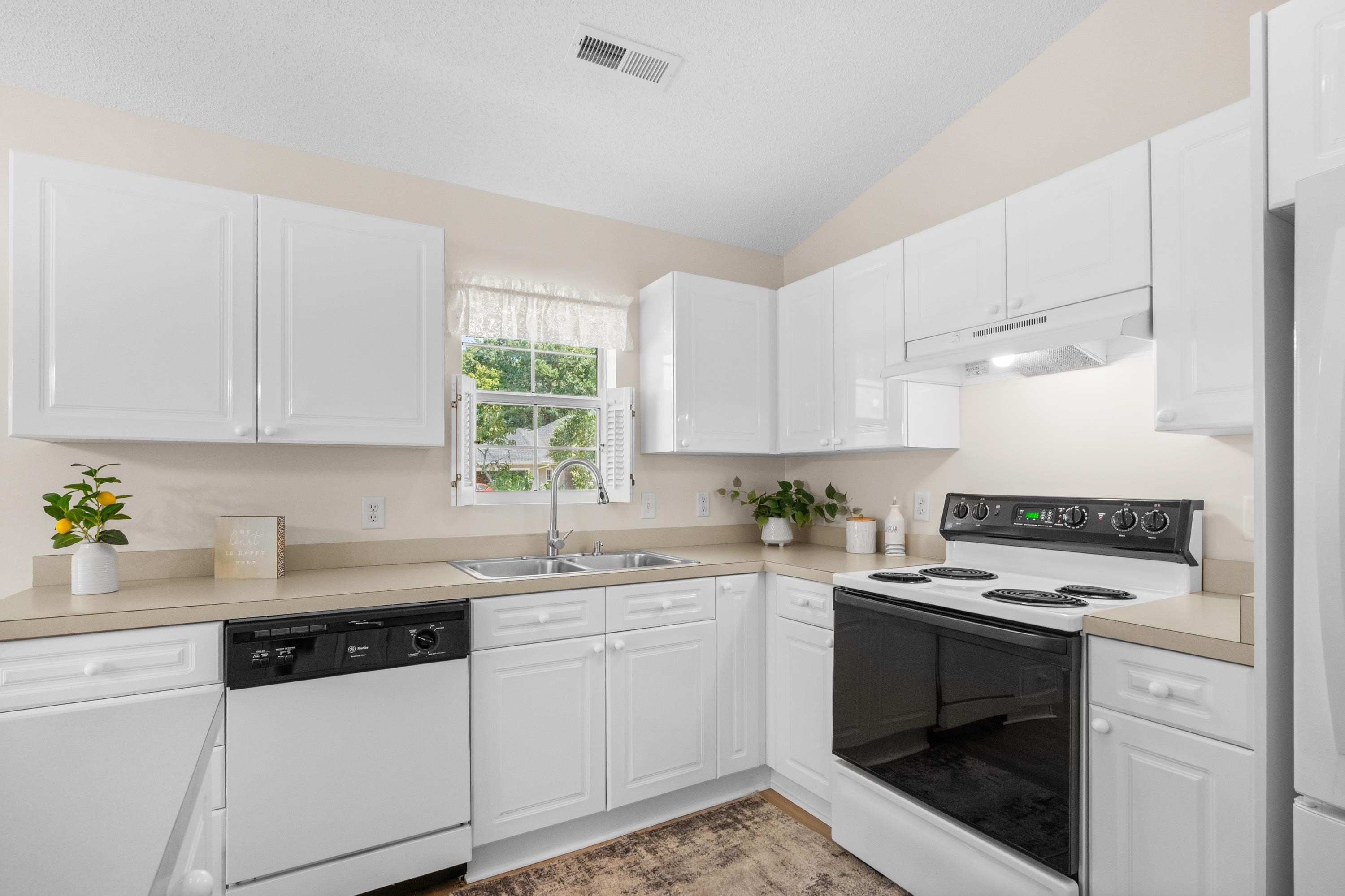 7971 Leeward Ln. Property Photo 14