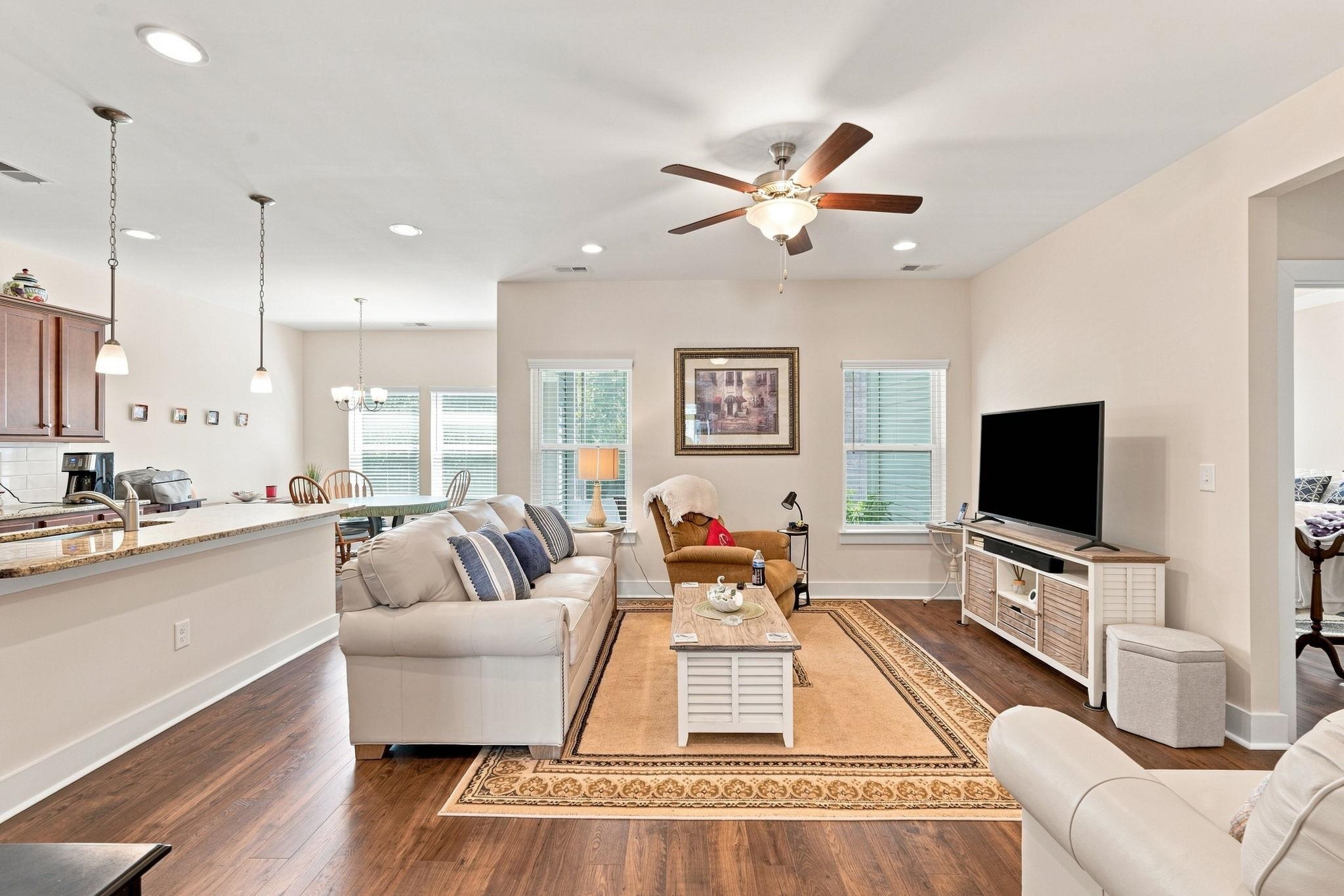325 Brighton Pl. Property Photo 6