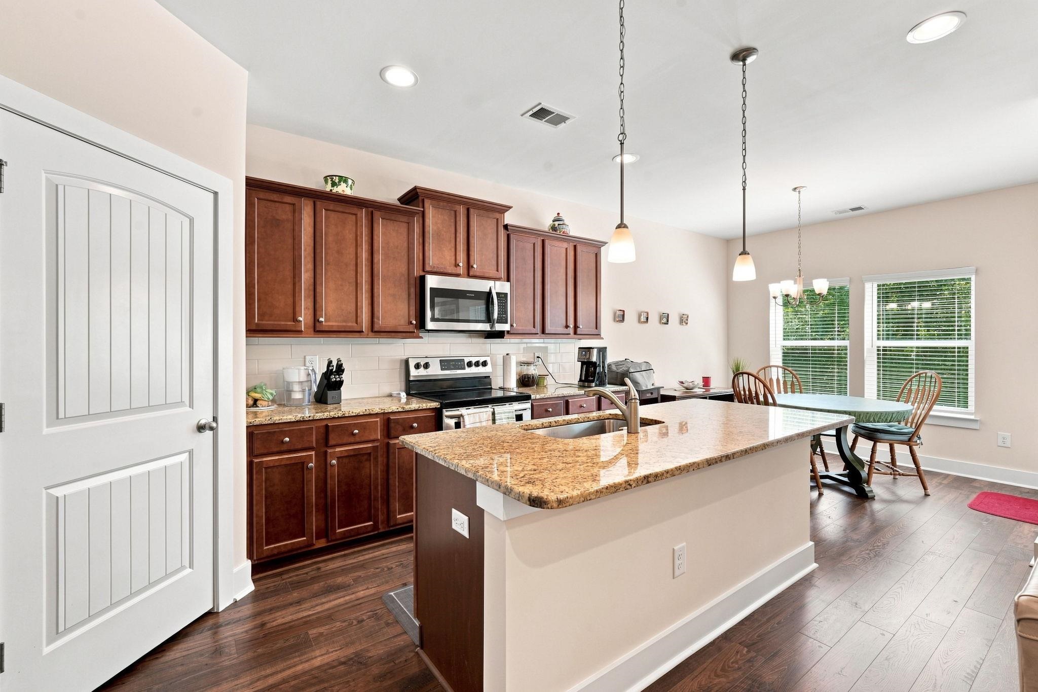325 Brighton Pl. Property Photo 11