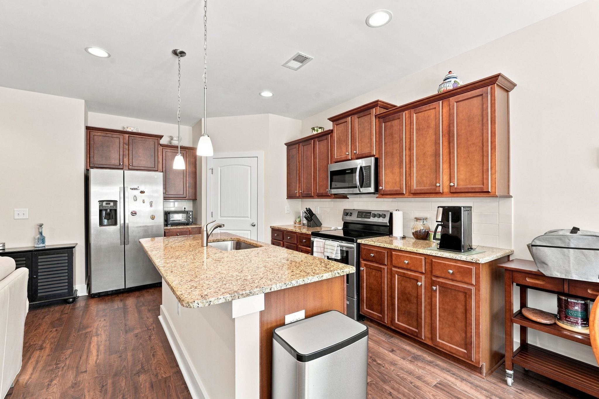 325 Brighton Pl. Property Photo 15