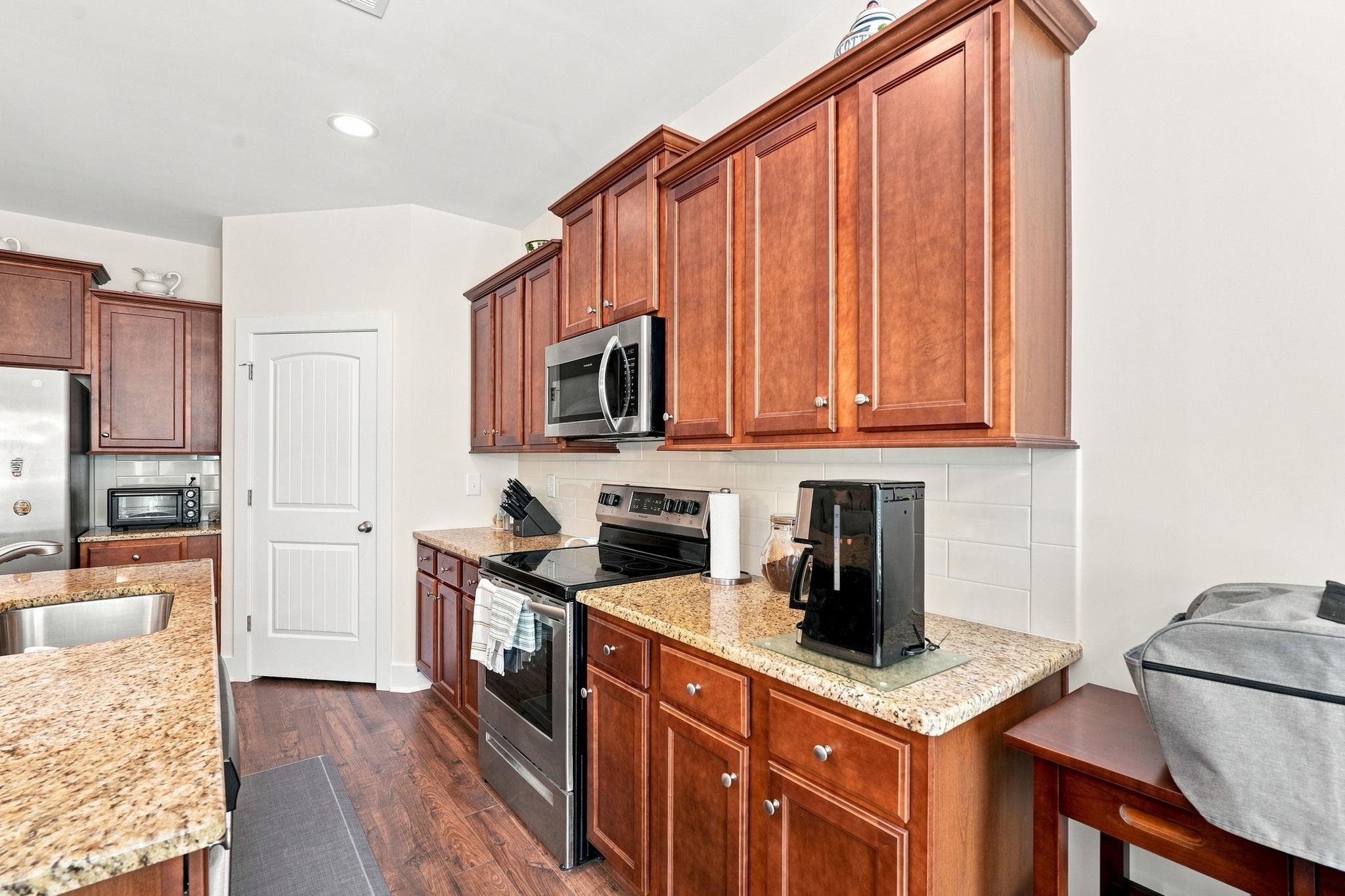 325 Brighton Pl. Property Photo 16