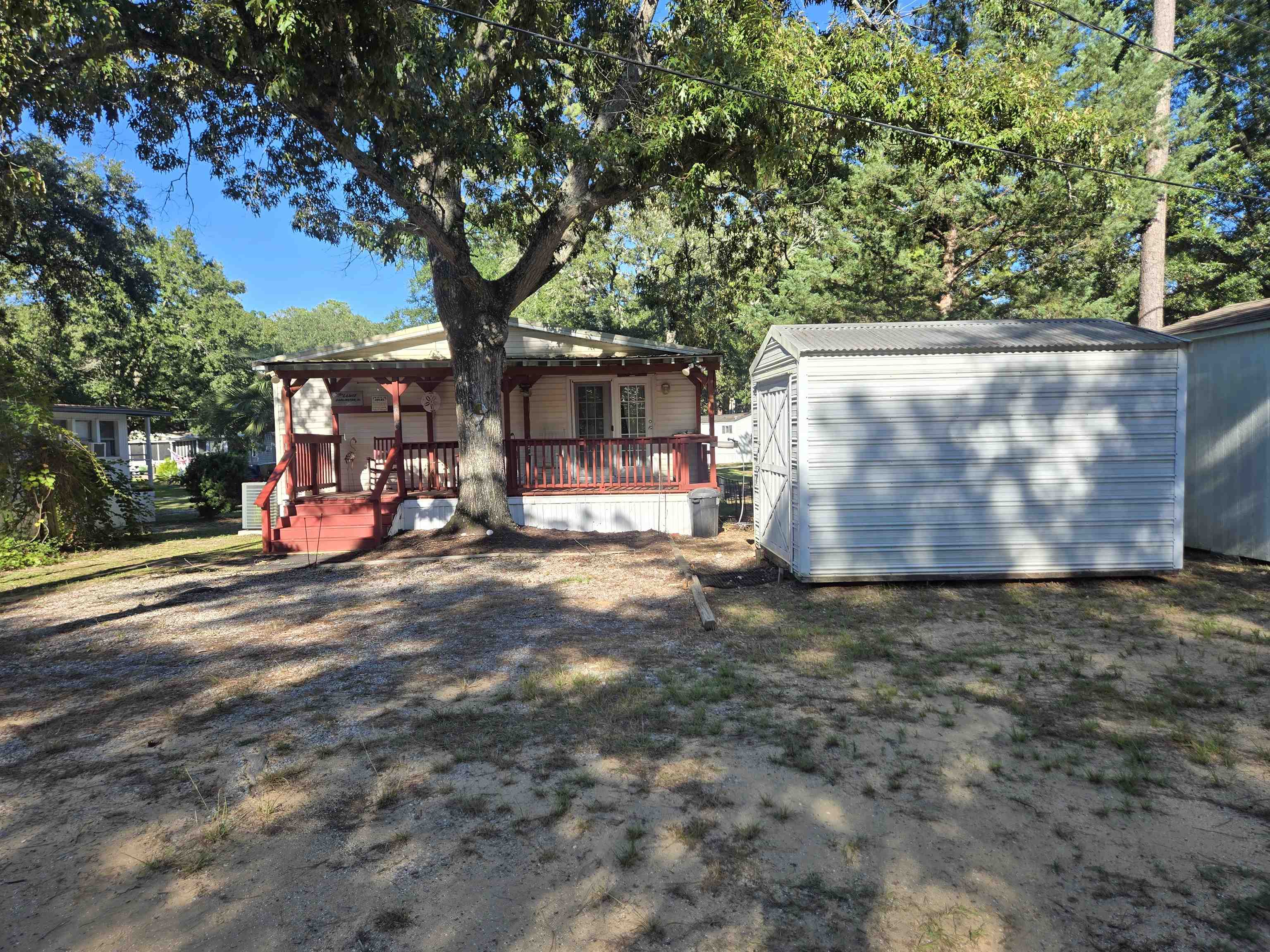 609 Live Oak Dr. Property Photo 2