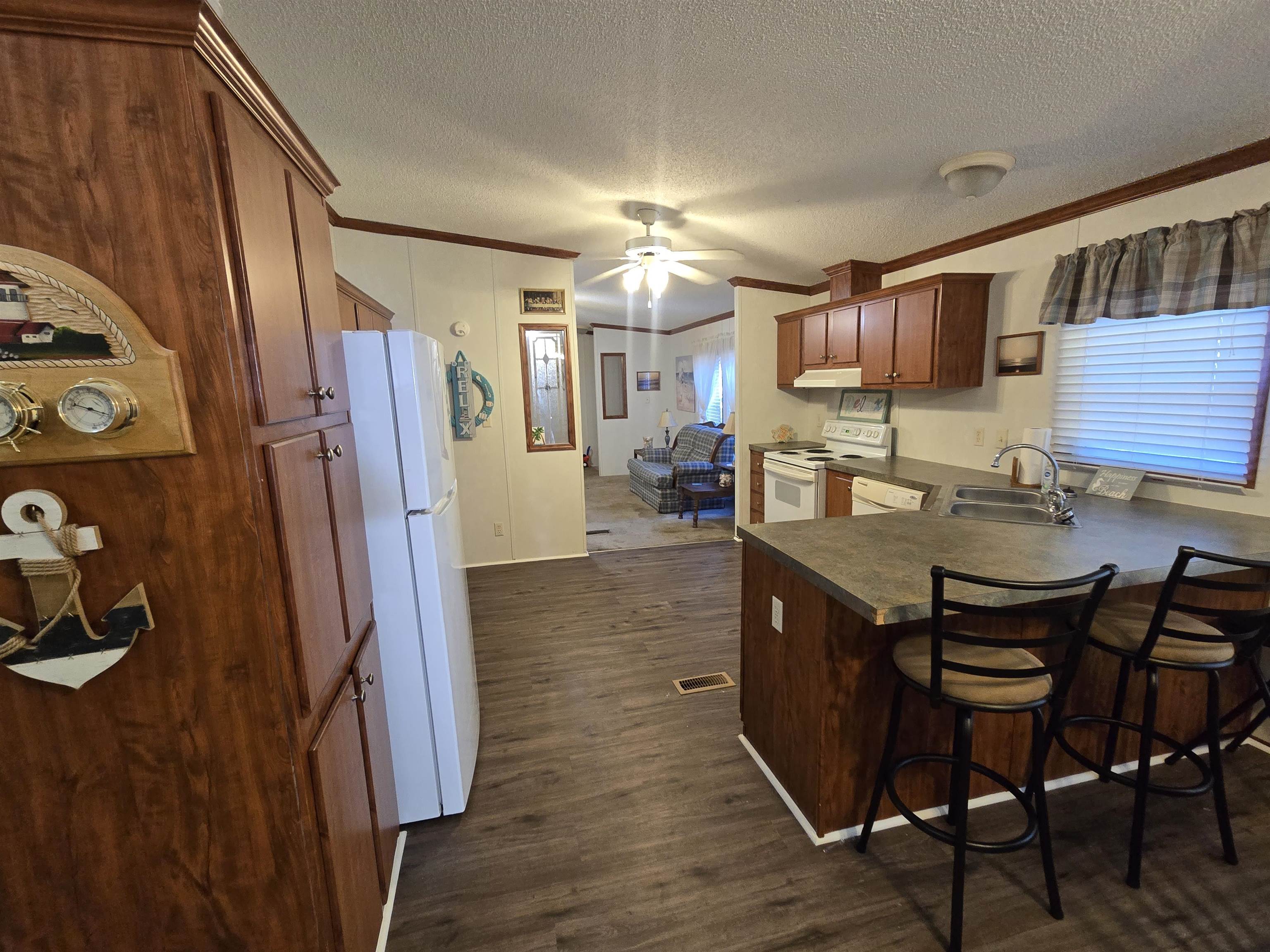 609 Live Oak Dr. Property Photo 10