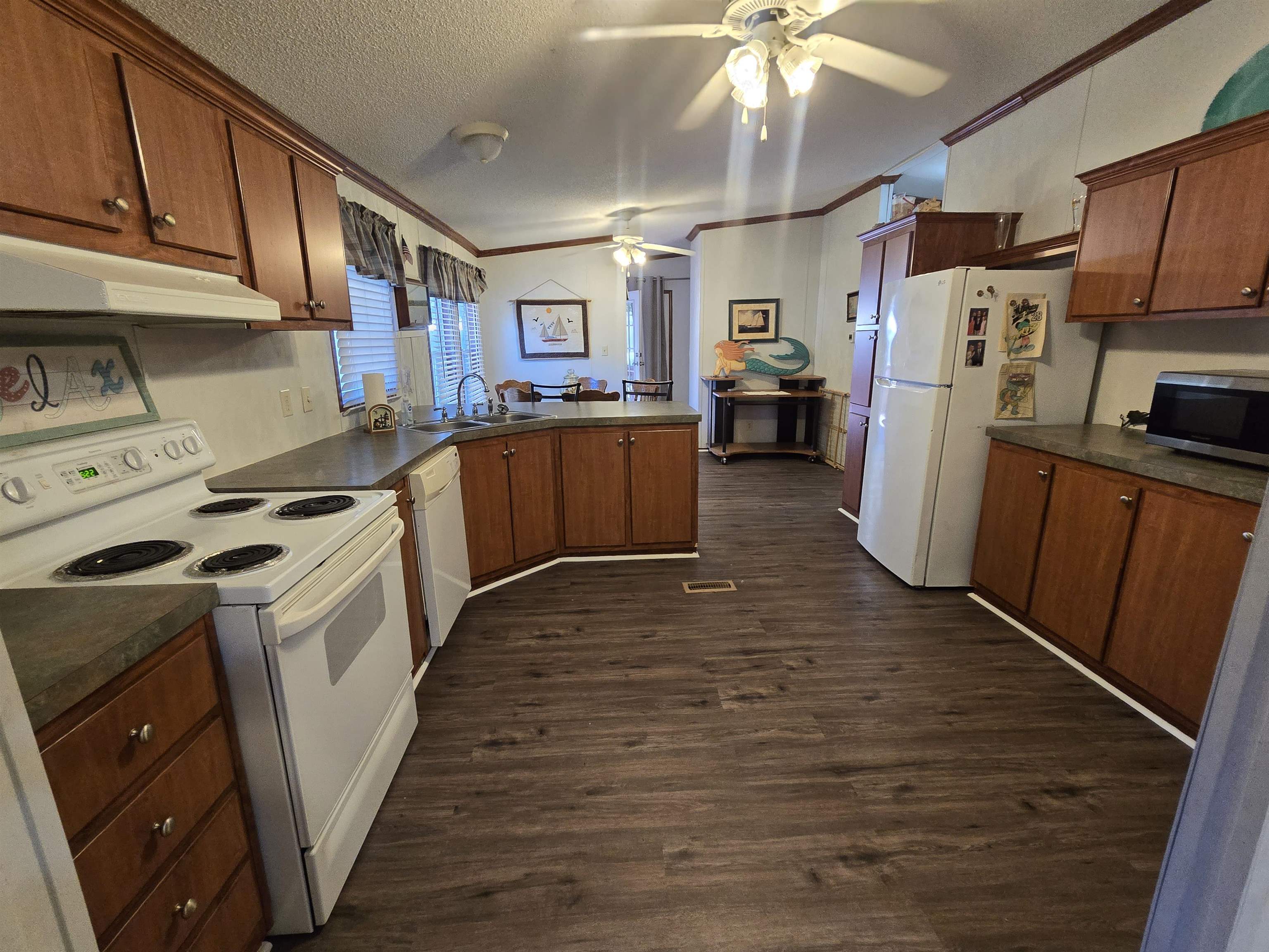 609 Live Oak Dr. Property Photo 11