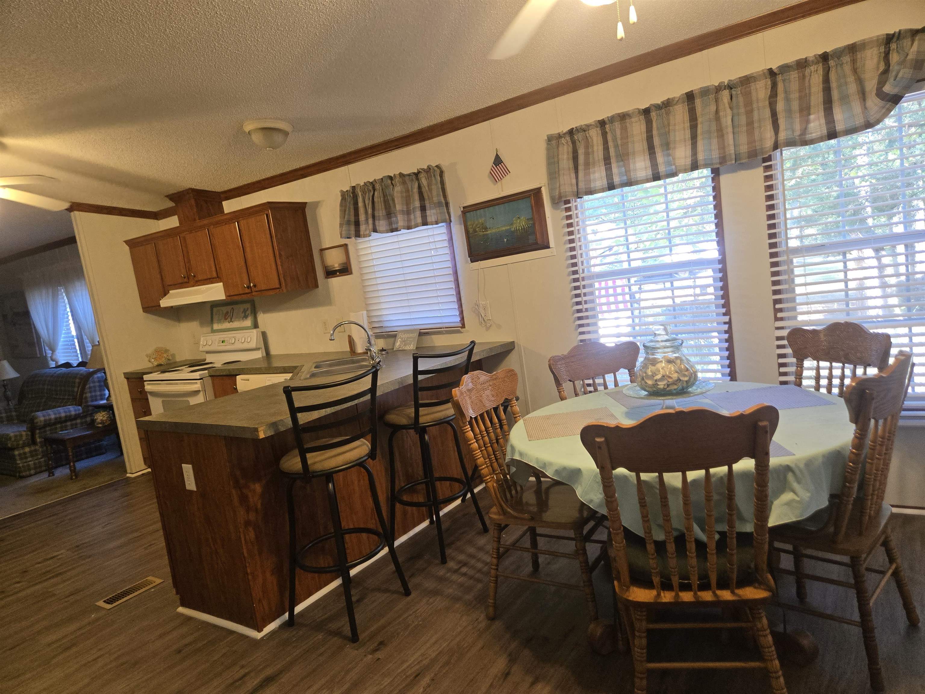 609 Live Oak Dr. Property Photo 12