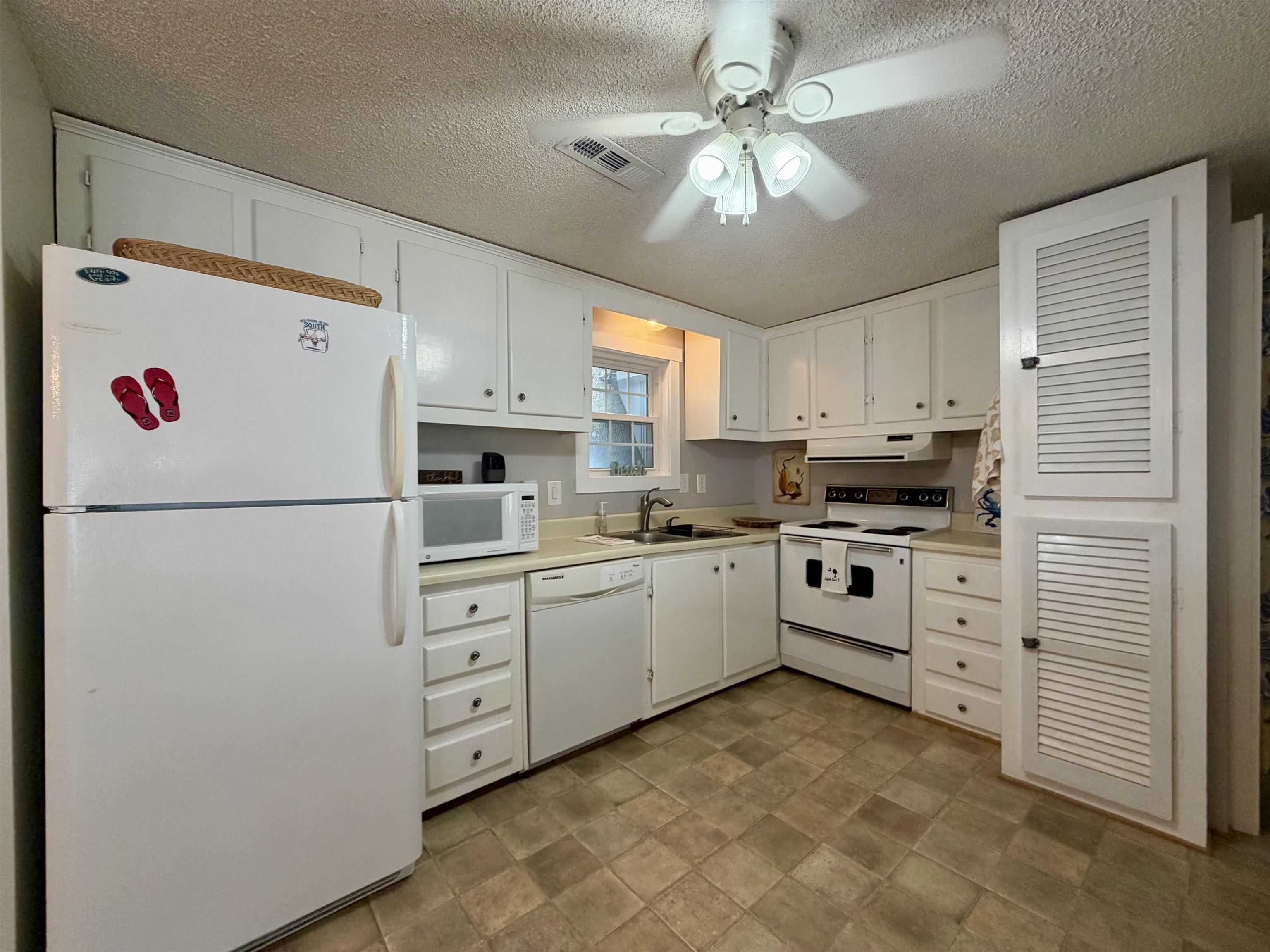 2014 Lark Dr. Property Photo 6